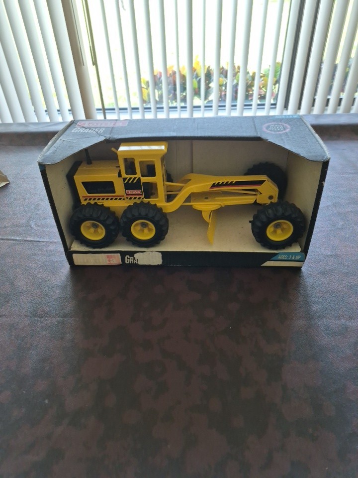 Tonka Yellow Metal Pressed Steel Road Grader Tractor 18” Construction Vehicle