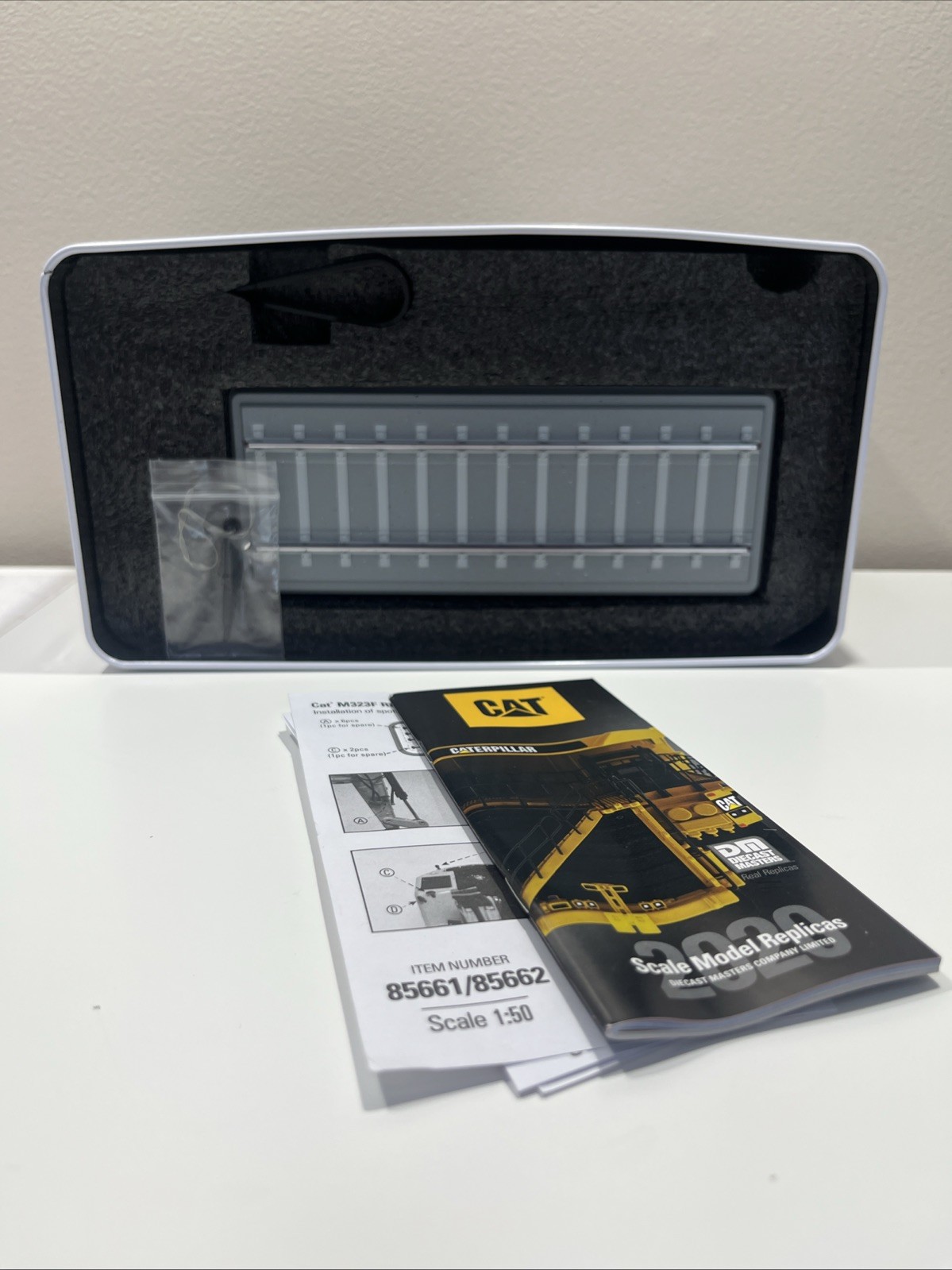 Diecast Masters Caterpillar Safety Yellow M323F Railroad Excavator 1/50 85661