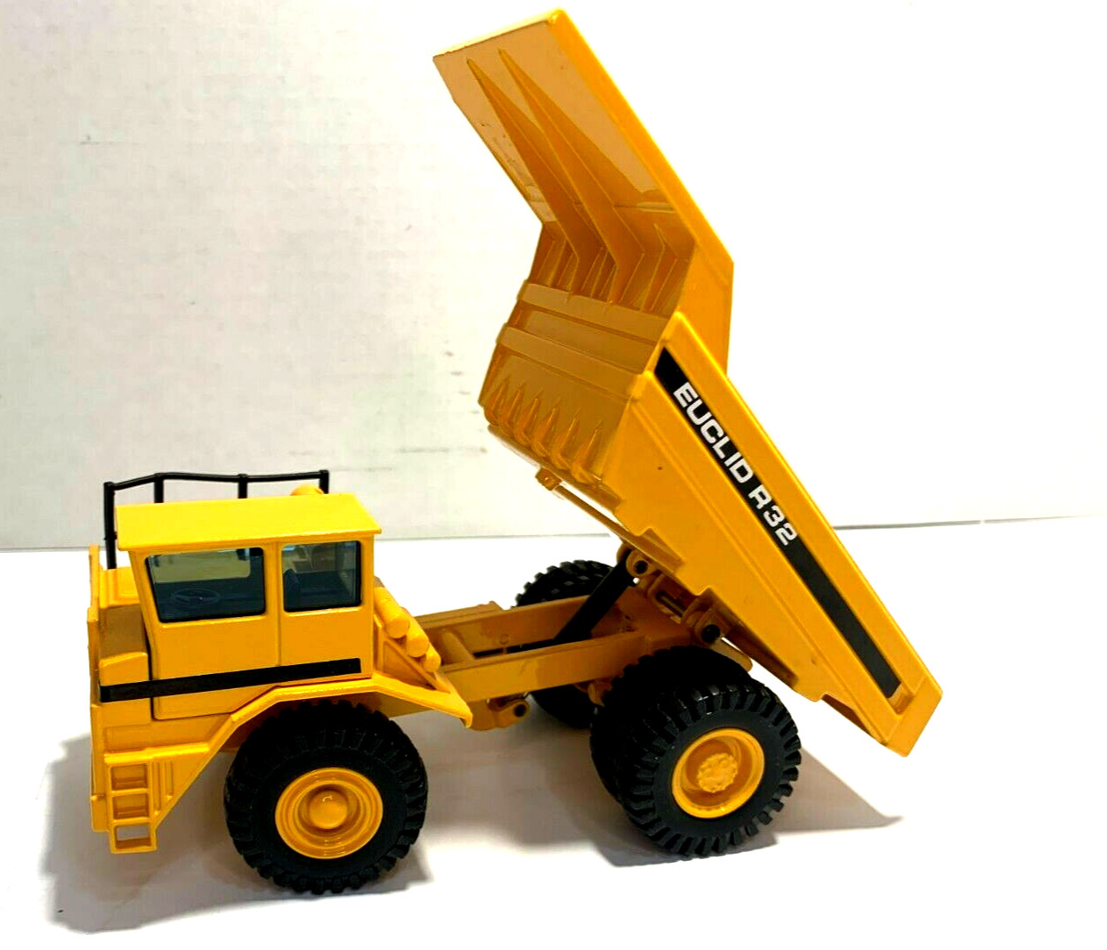 Joal Compact Euclid R32 Dump Truck Die-Cast Scale 1:50