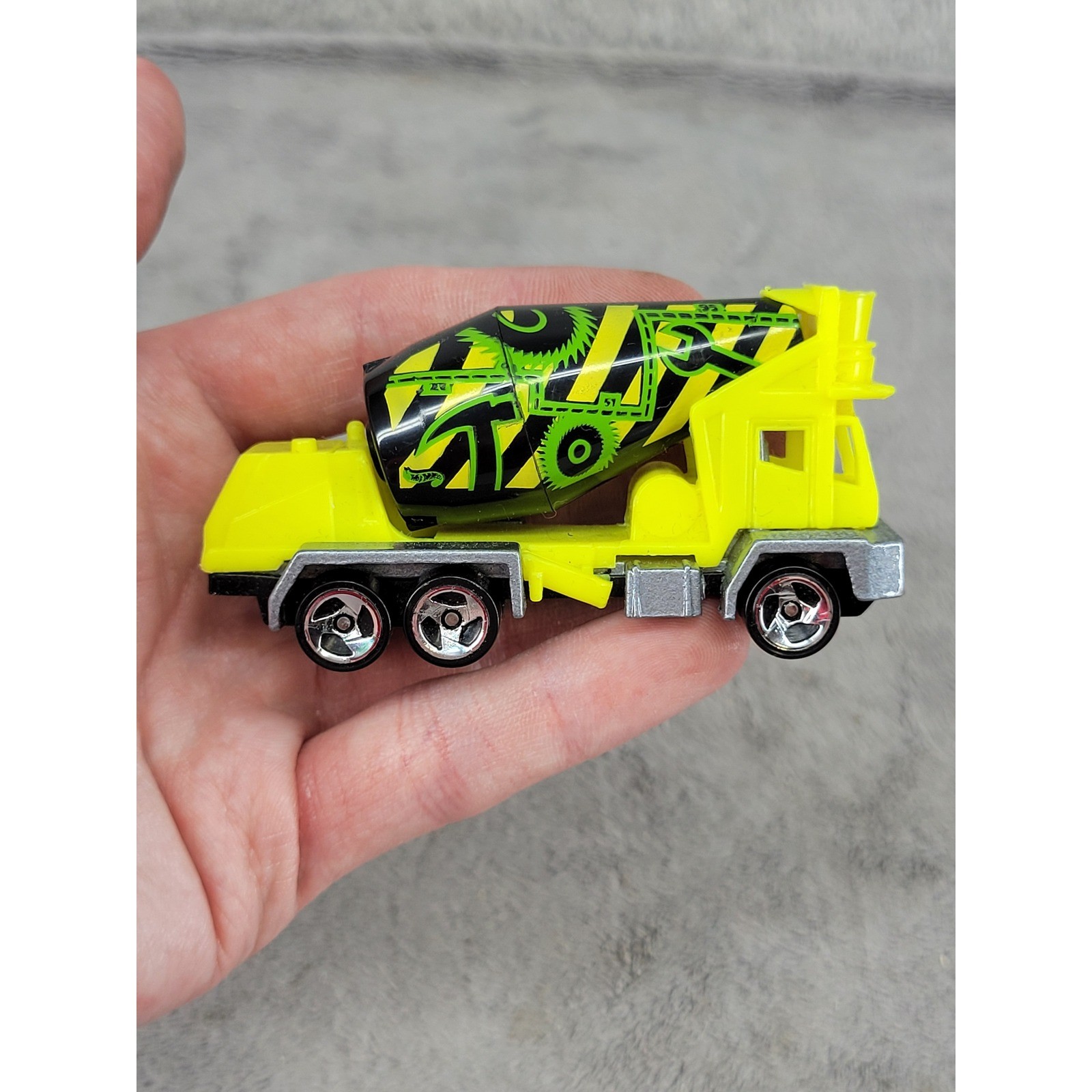 Hot Wheels Cement Mixer Neon Yellow Black Drum 1991 Mattel Malaysia Diecast