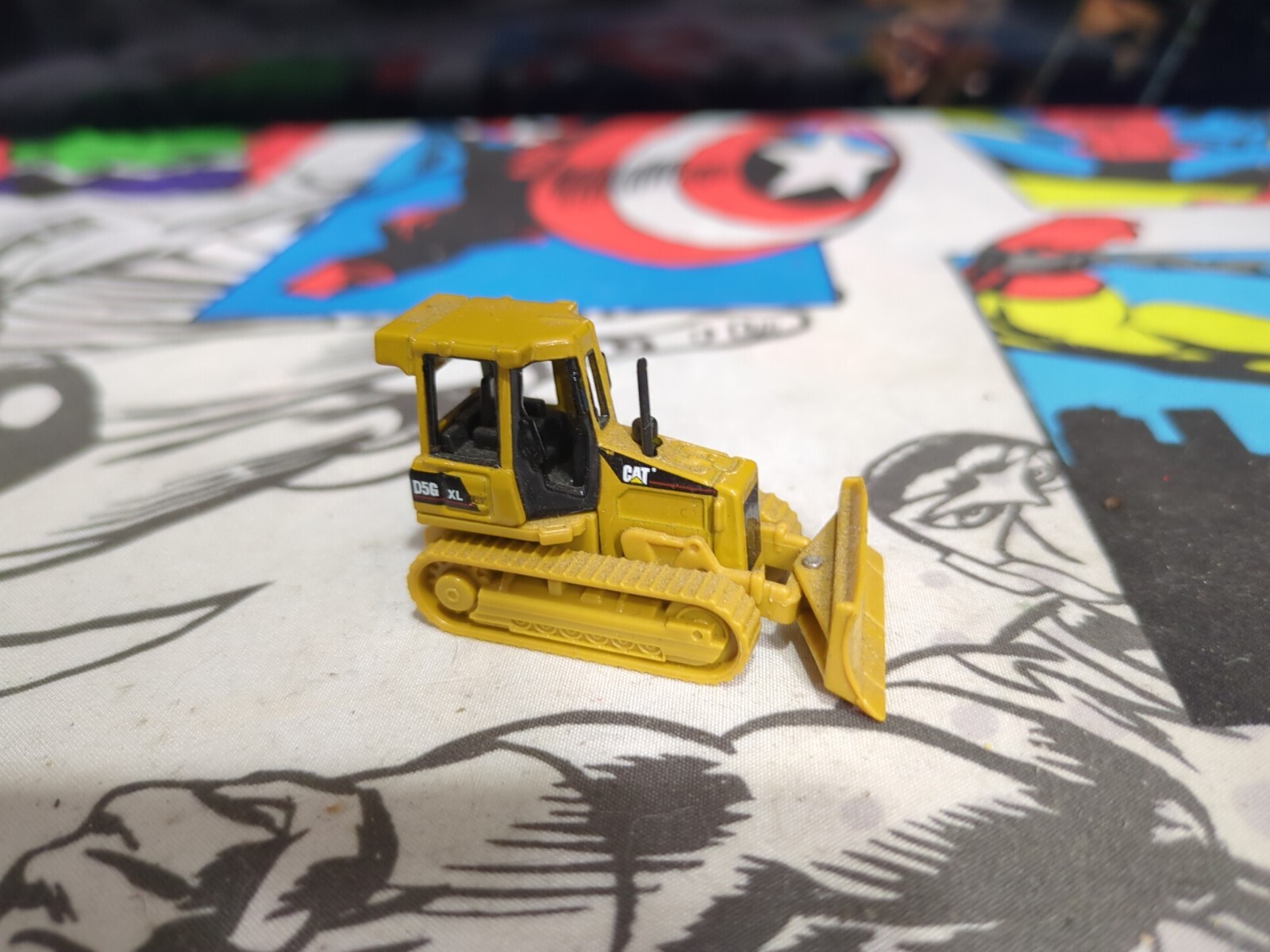 Caterpillar CAT D5G Track Type Tractor Micro Constructor Scale Diecast Model