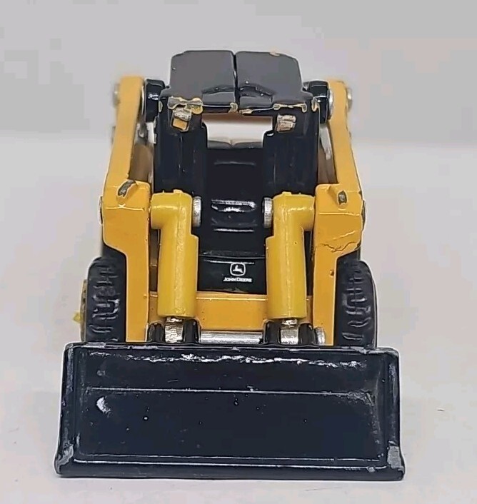 Mini 1.25″ John Deere Skid Steer Loader ERTL Die-Cast Base RARE – Fast Shipping