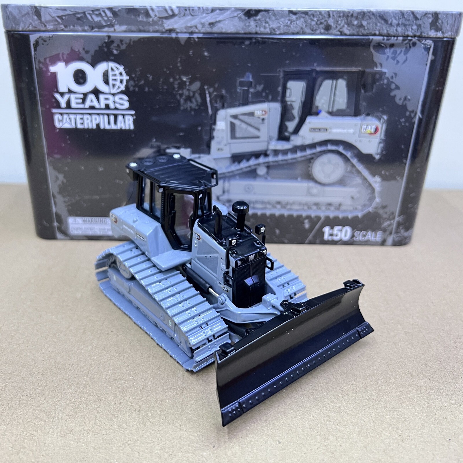 DM 1:50 CAT D6XE LGP Caterpillar Bulldozer Model 100th Anniversary 85554BGC