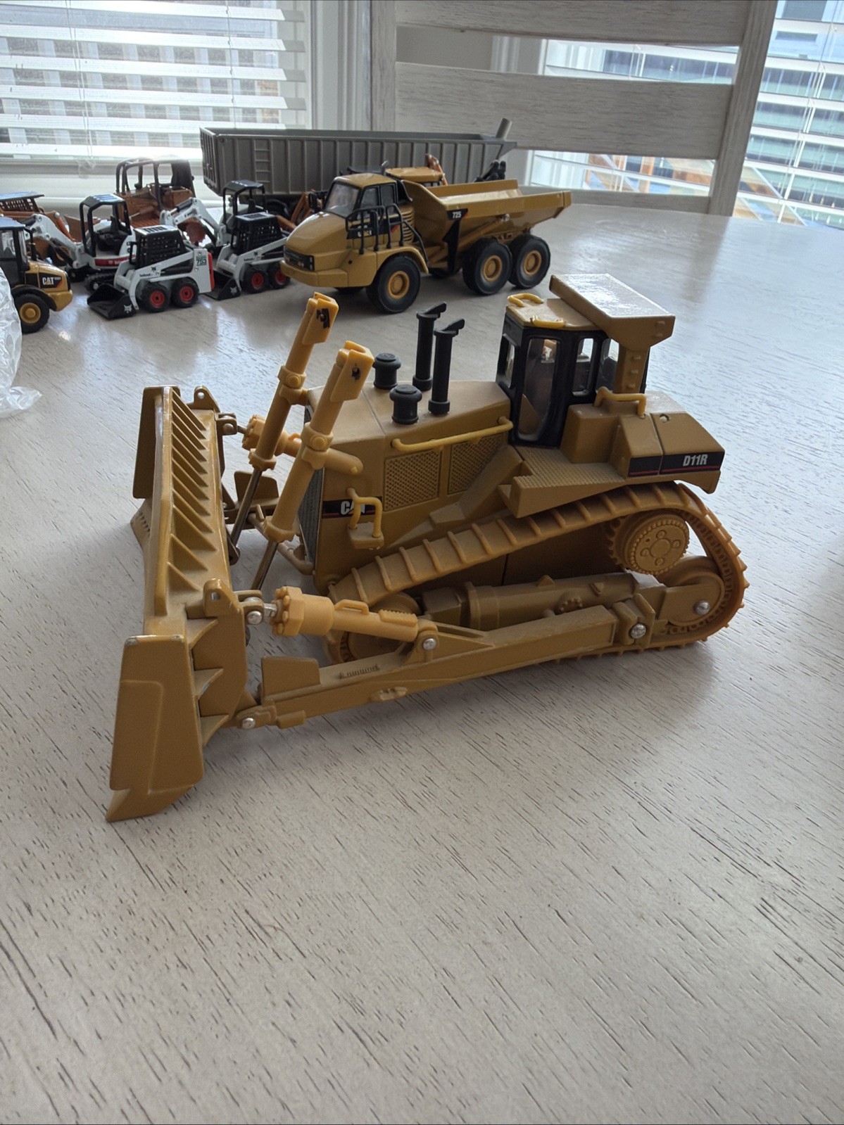1:50 Cat D11r No Ripper – Norscot