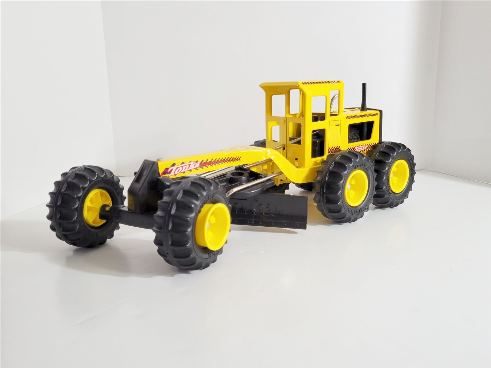 Tonka Road Grader 1999 Yellow Hasbro Construction Vehicle