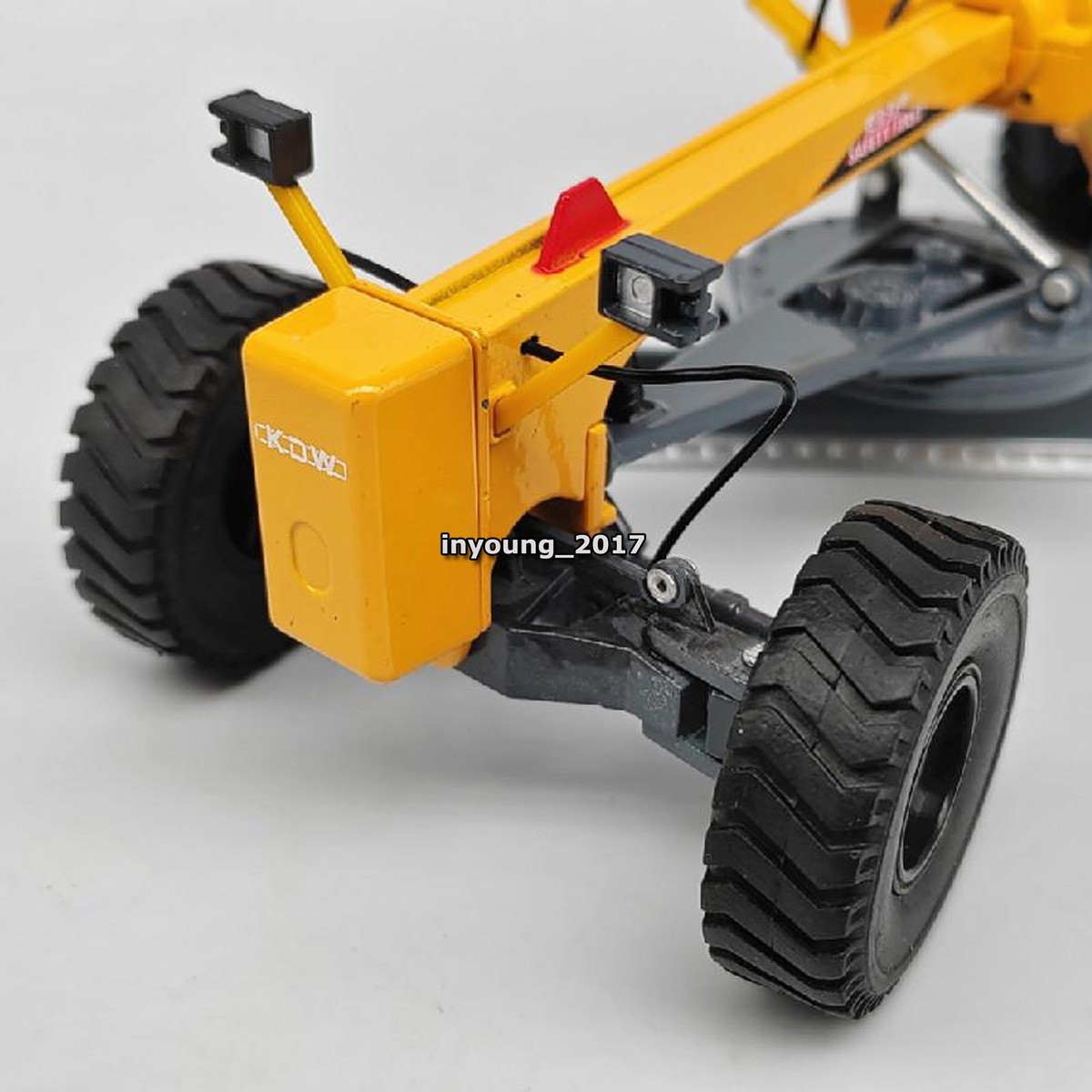 1:35 Grader Truck Model Toy Car Diecast Construction Toys Vehicle for Boys Kids
