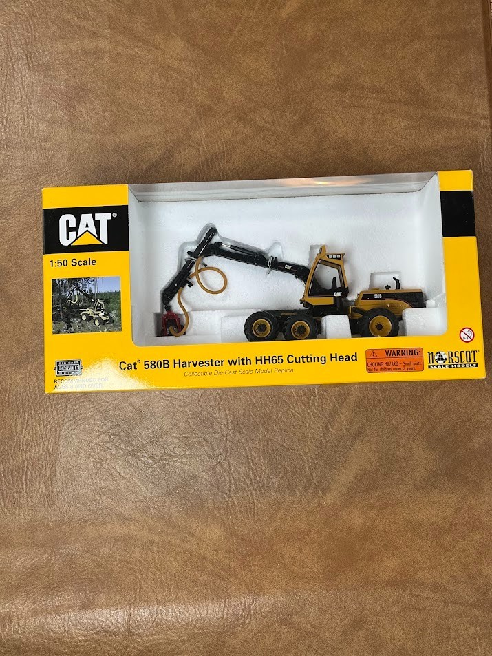 CAT 580B Forestry Harvester 1:50 Diecast w/ HH65 Head Norscot NEW FREE SHIPPING