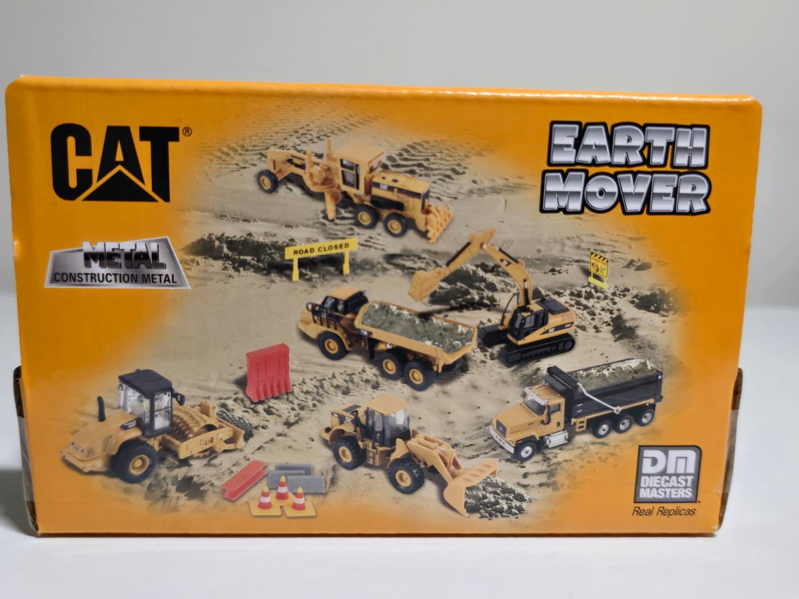 Diecast Masters CAT Dump Truck 1:87 Scale Earth Mover Series – New in Package