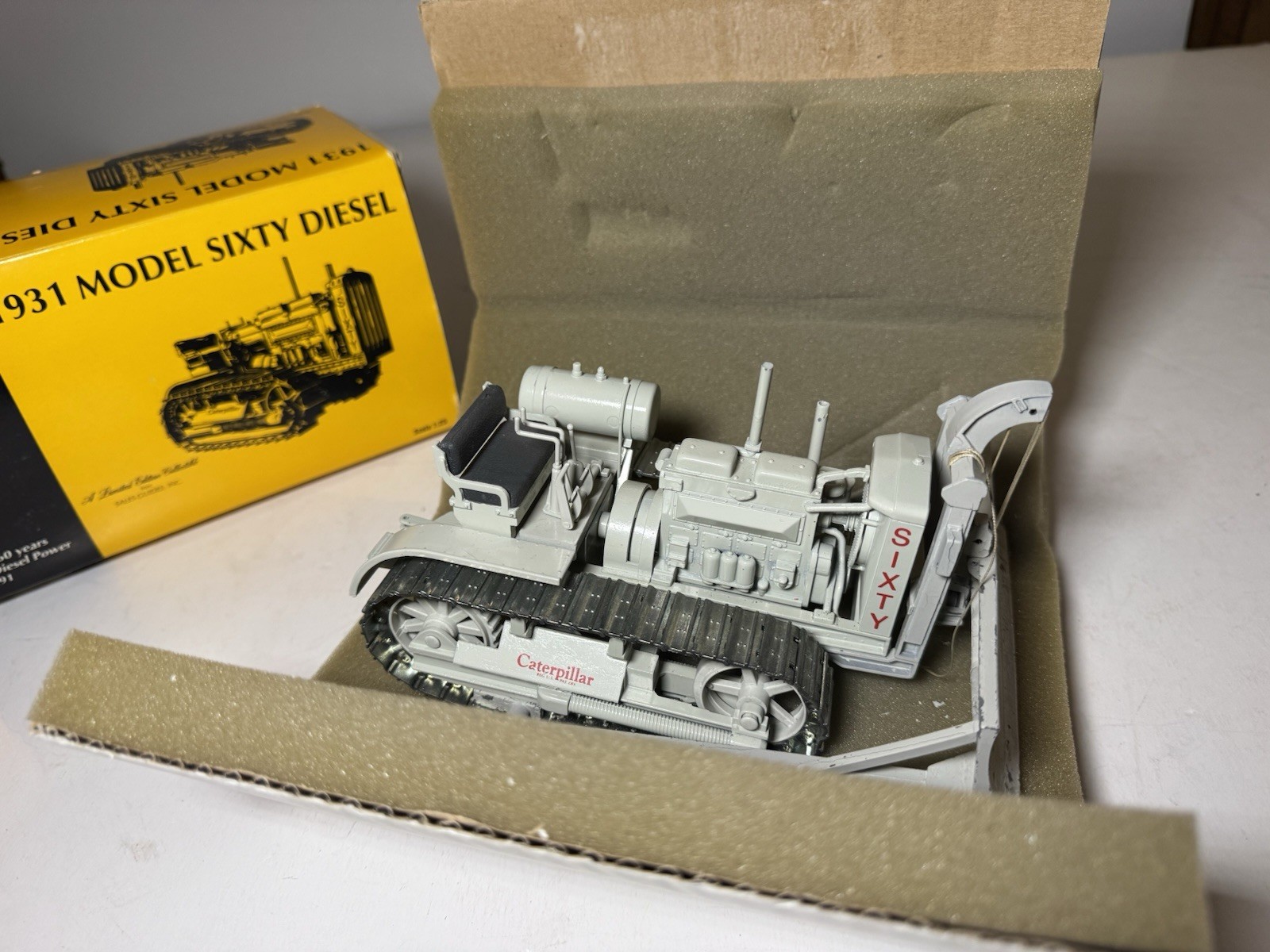 CONRAD 1:25 CAT 1931 MODEL SIXTY DIESEL CRAWLER w/custom Front Cable Blade