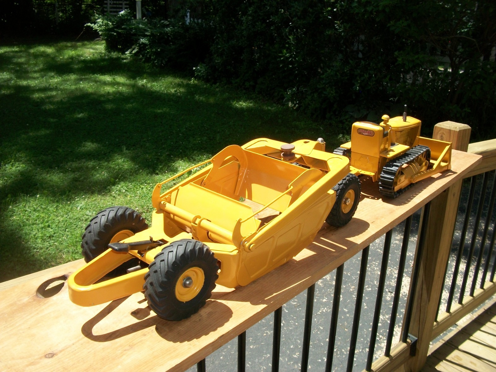 Doepke Caterpillar D6 Dozer & Earth Scraper