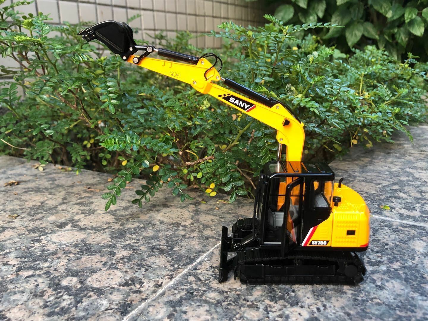 SANY 1/35 Construction Vehicle Car SY75C-9 Diecast Excavator Collect Model Toys