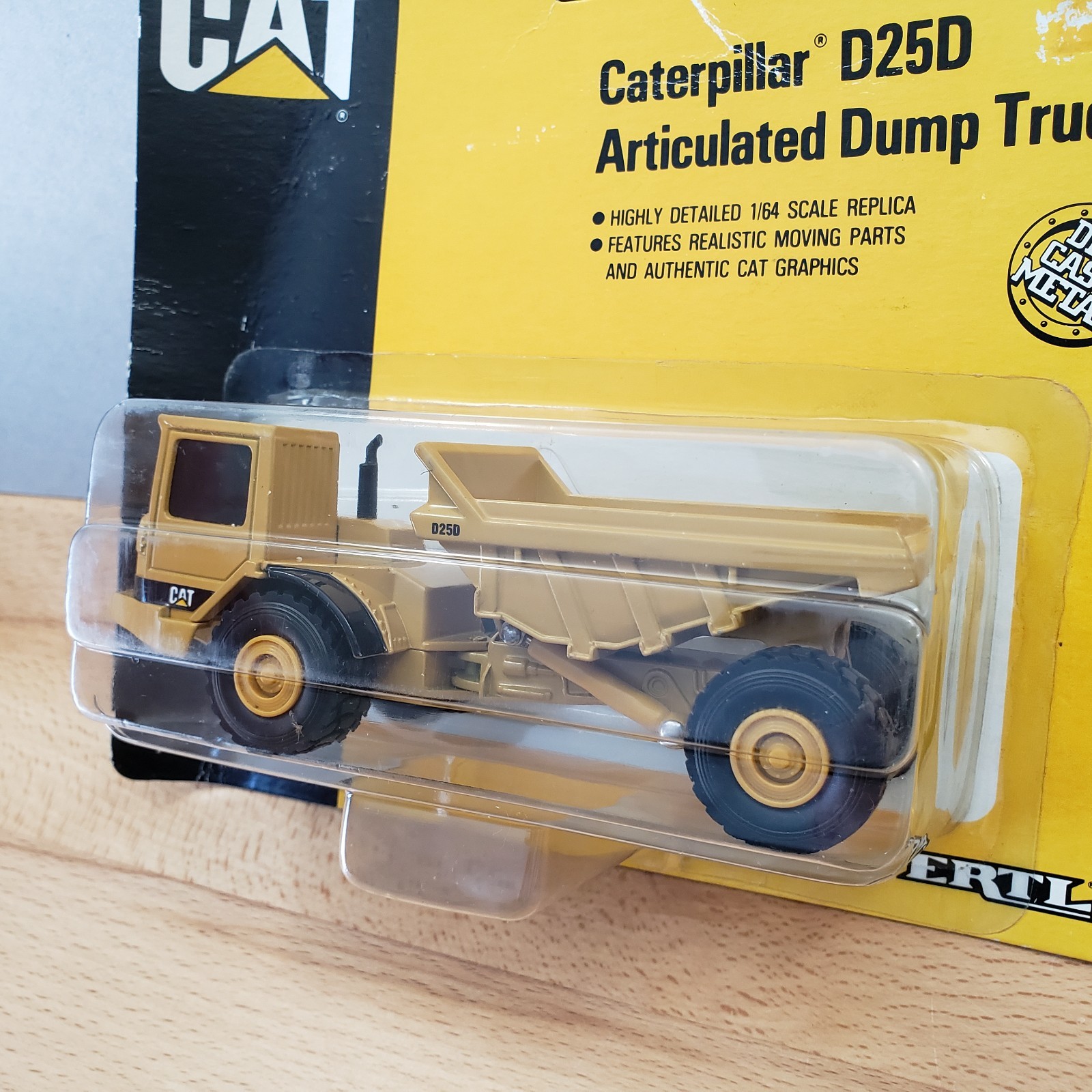 Vintage 1992 ERTL CAT Caterpillar D25D Articulated Dump Truck 1/64 Diecast NOS