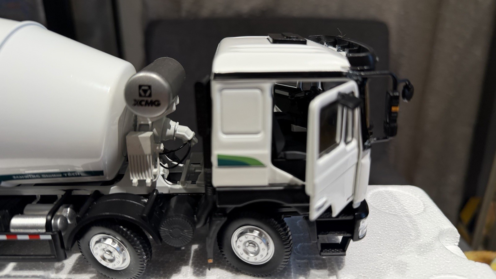 XCMG Cement Mixer Truck Diecast Model White Green Black Durable Series