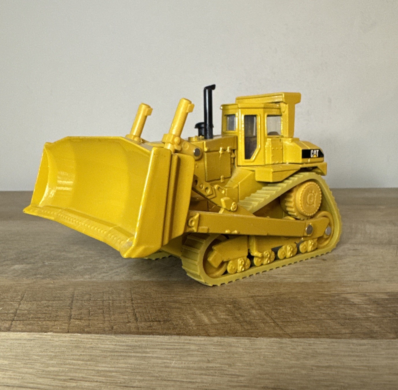 ERTL – CATERPILLAR CAT D10N TRACK-TYPE TRACTOR DOZER – 1/50 DIECAST