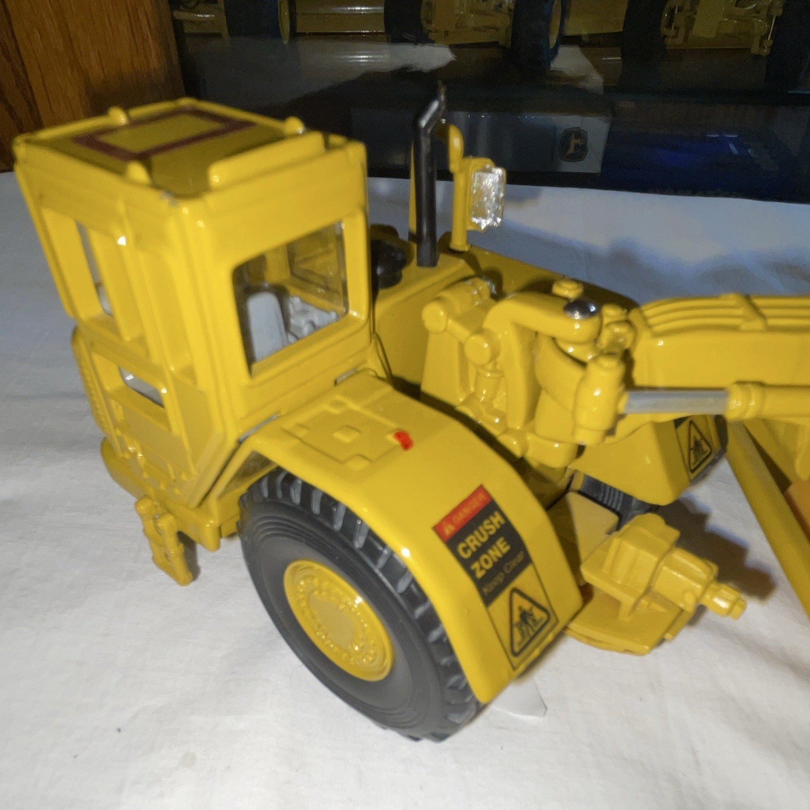 Caterpillar CAT 623G Construction Scraper Diecast Model Yellow Black