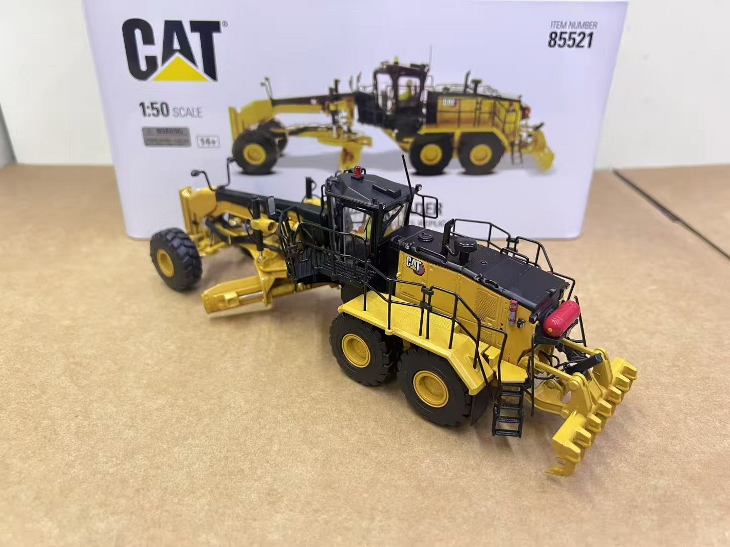 Diecast Masters 1/50 Scale CAT 18 Motor Grader Diecast Model Toy 85521