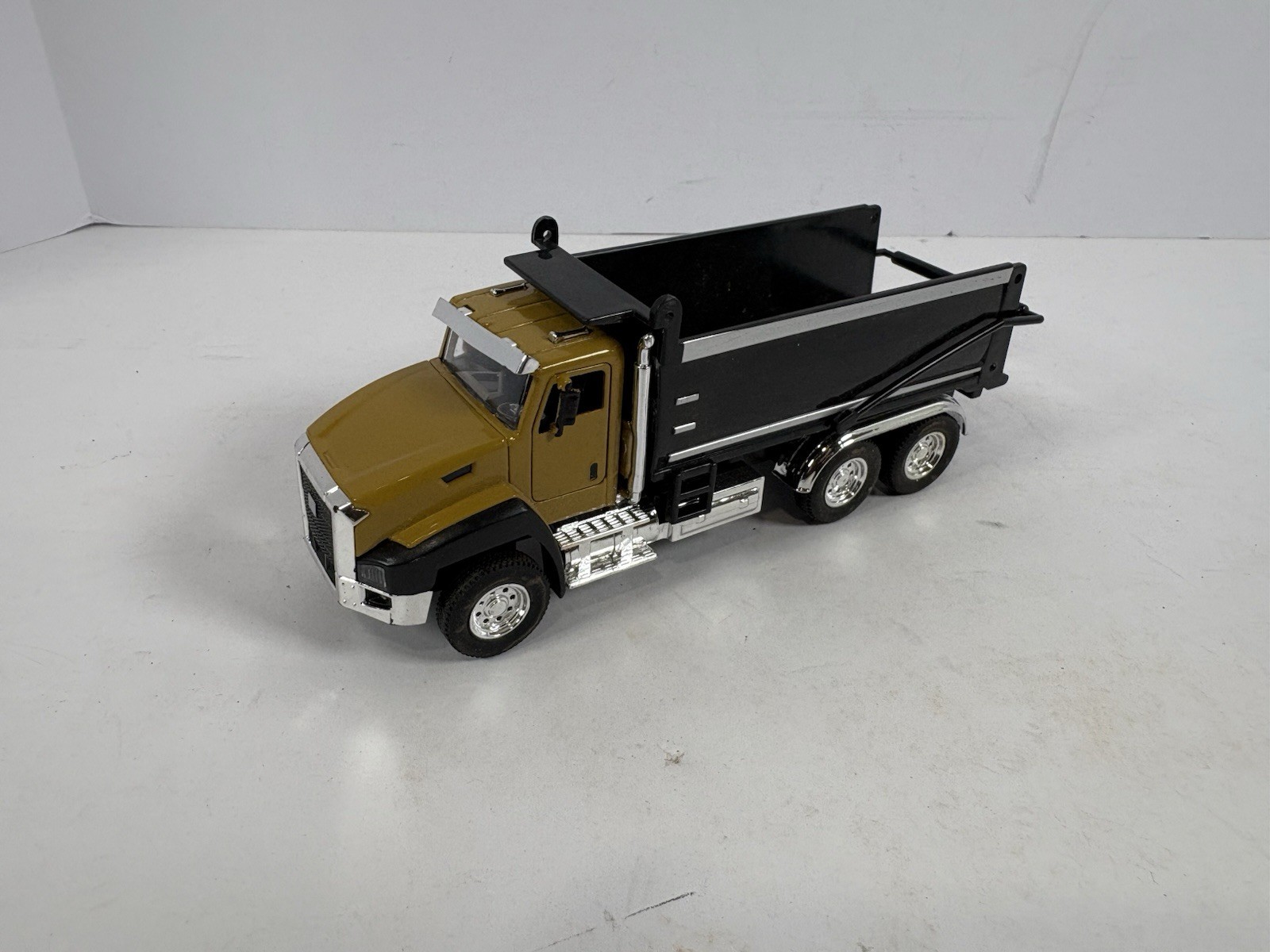 Toy Dump Truck Construction Equipment Model MAXMetal Toy Vehicle Toys for Boys