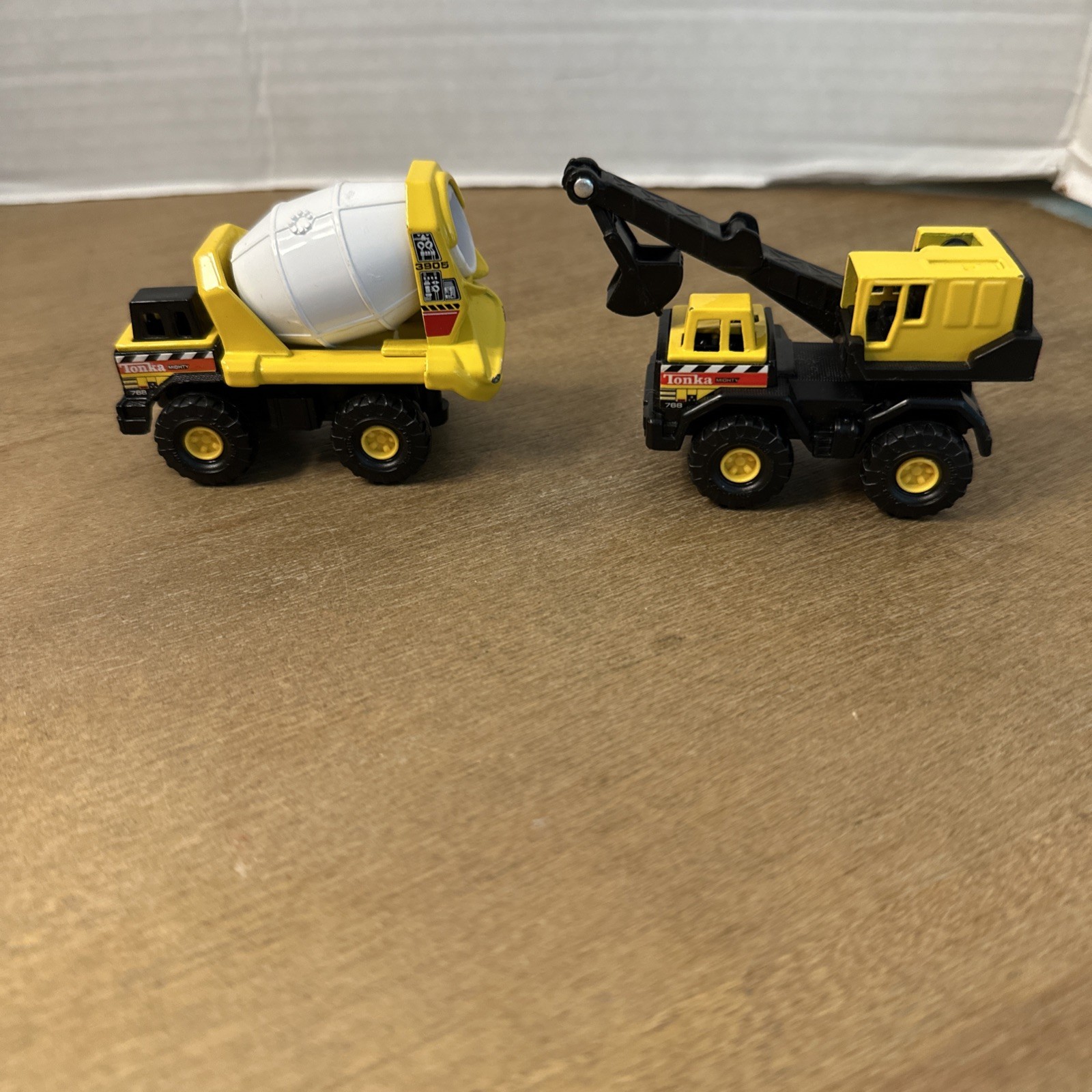 Maisto Hasbro Tonka 1998 Mini Mighty Excavator Cement Truck Construction