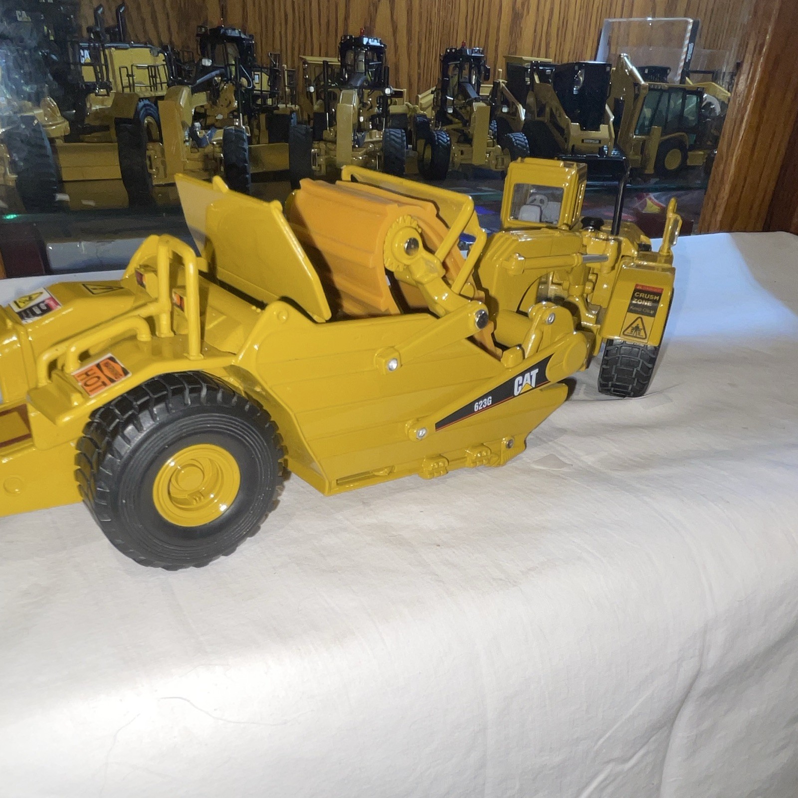 Caterpillar CAT 623G Construction Scraper Diecast Model Yellow Black