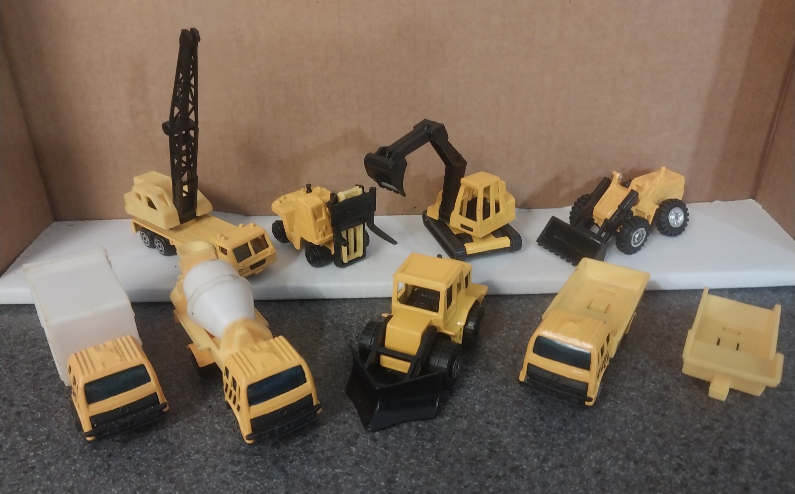 Construction Vehicles Toy Lot Loader Dump Truck, mixer, crane, Diecast Set
