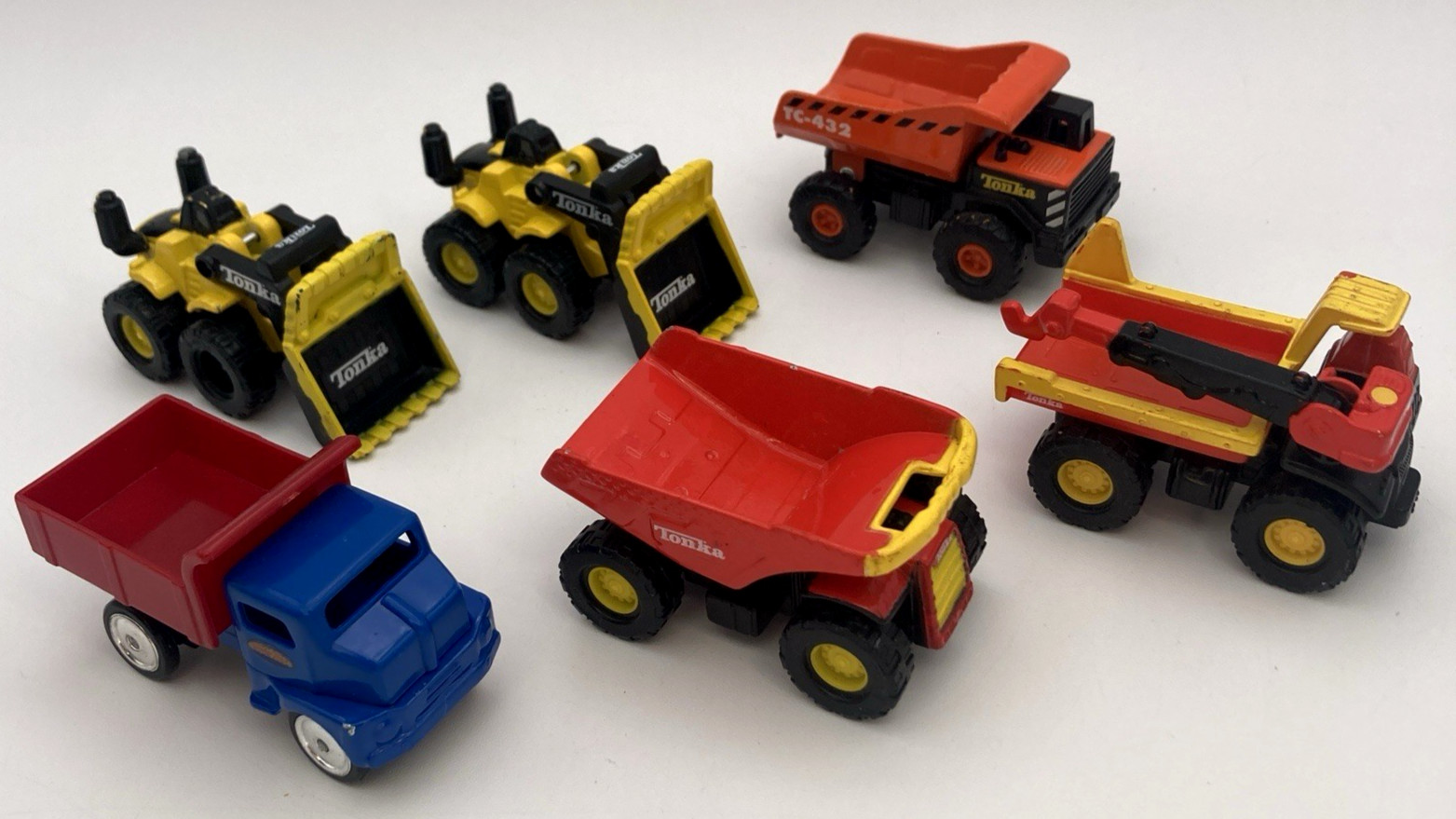 Lot Of 6 Maisto Tonka Die Cast And Plastic Construction Dump Trucks Bulldozers