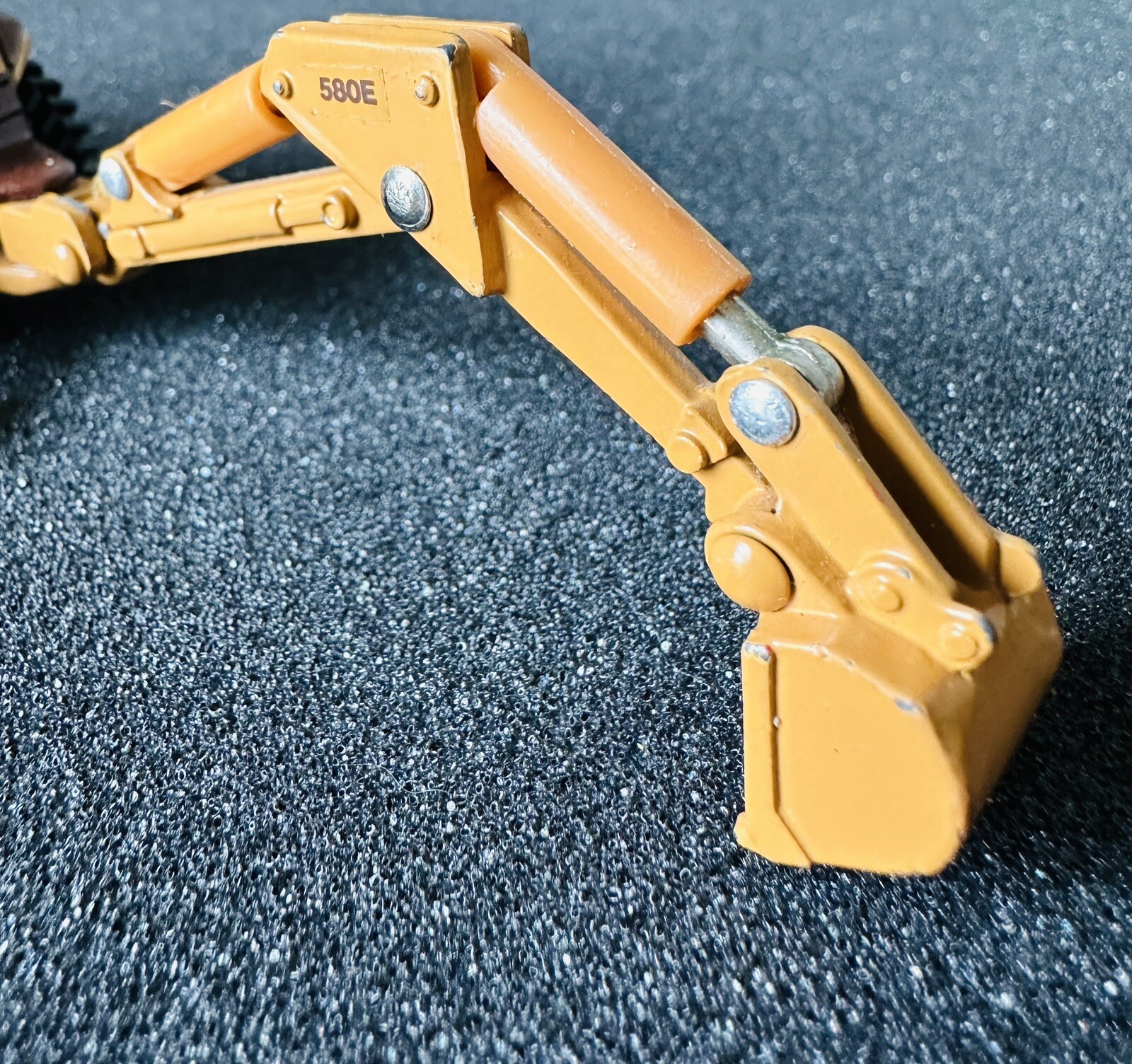 1/64 Ertl Case 580E Loader Backhoe Construction Toy Moving Parts Very Detailed