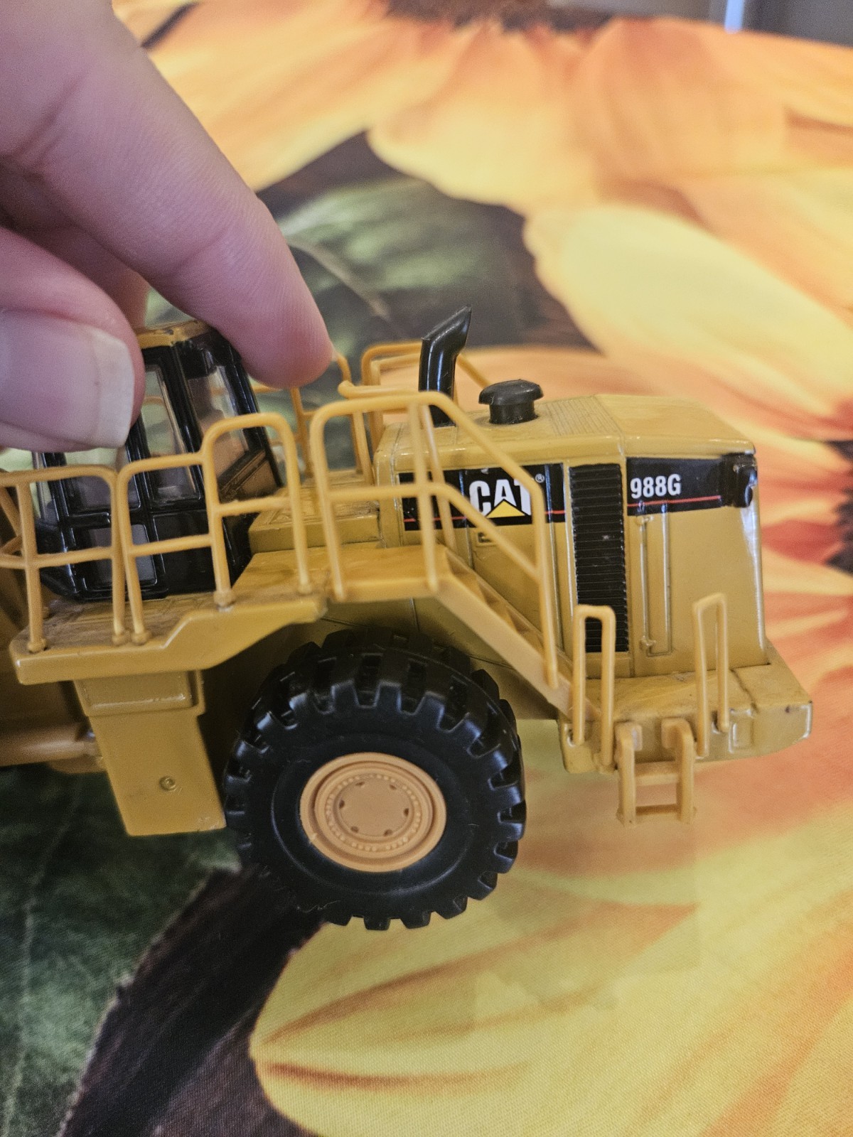 CAT 2098 Loader Diecast Norscor Group Inc 988G