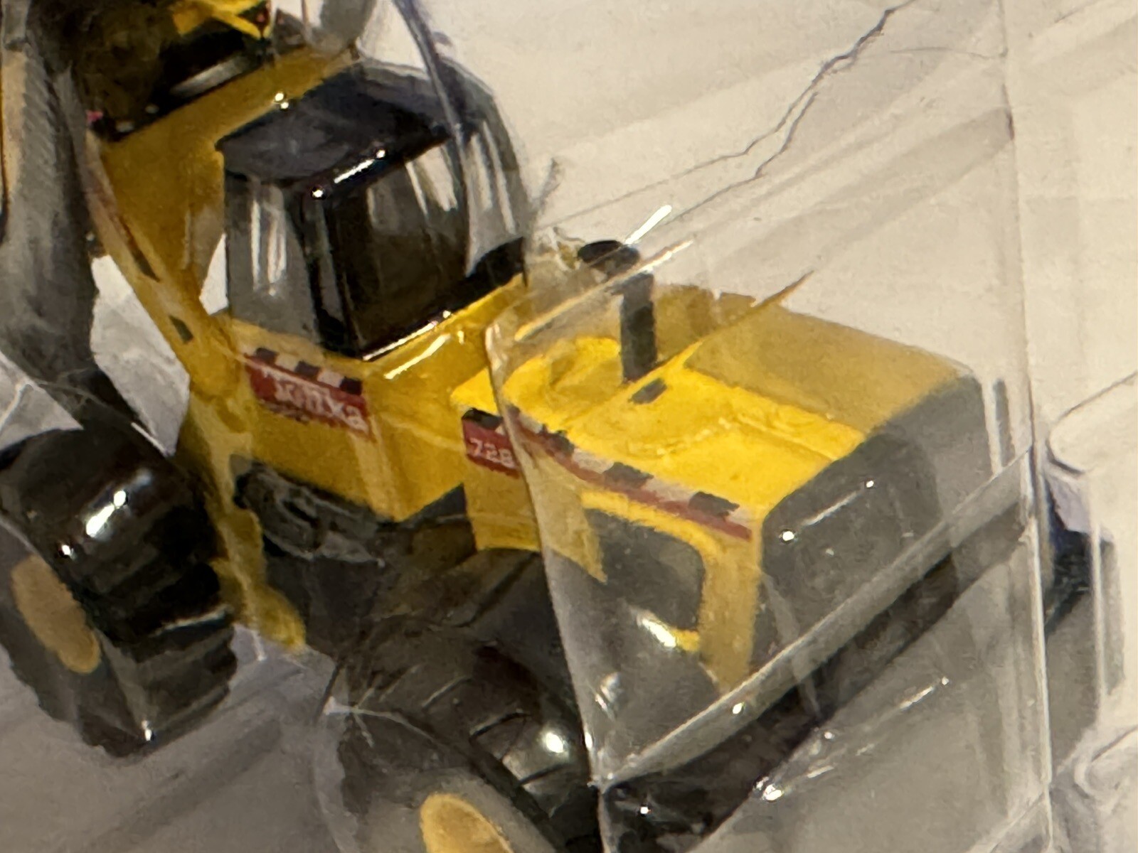 2001 Tonka 1:64 Bulldozer Diecast #762898 Hasbro Maisto International Toy Car
