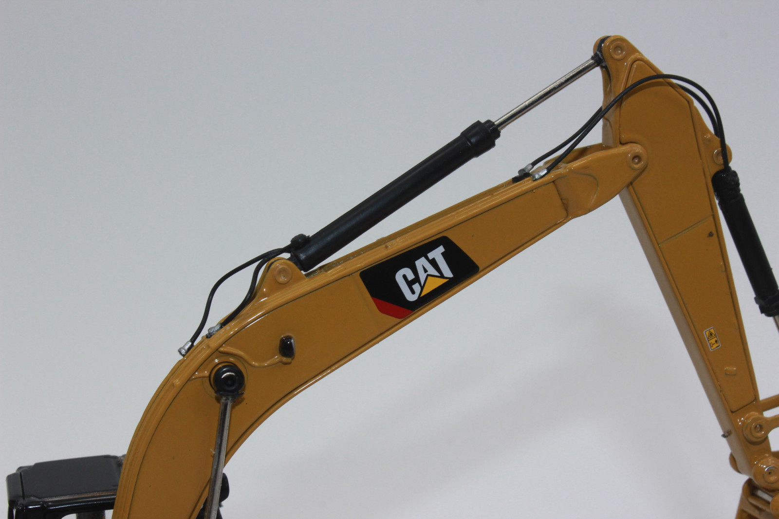 Diecast Master 85571 Cat 323 Crawler Excavator 1:50 New in Original Packaging