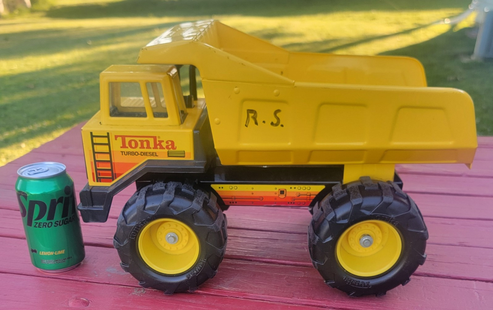 Tonka Turbo-Diesel Dump Truck Construction Vehicle Yellow/Black