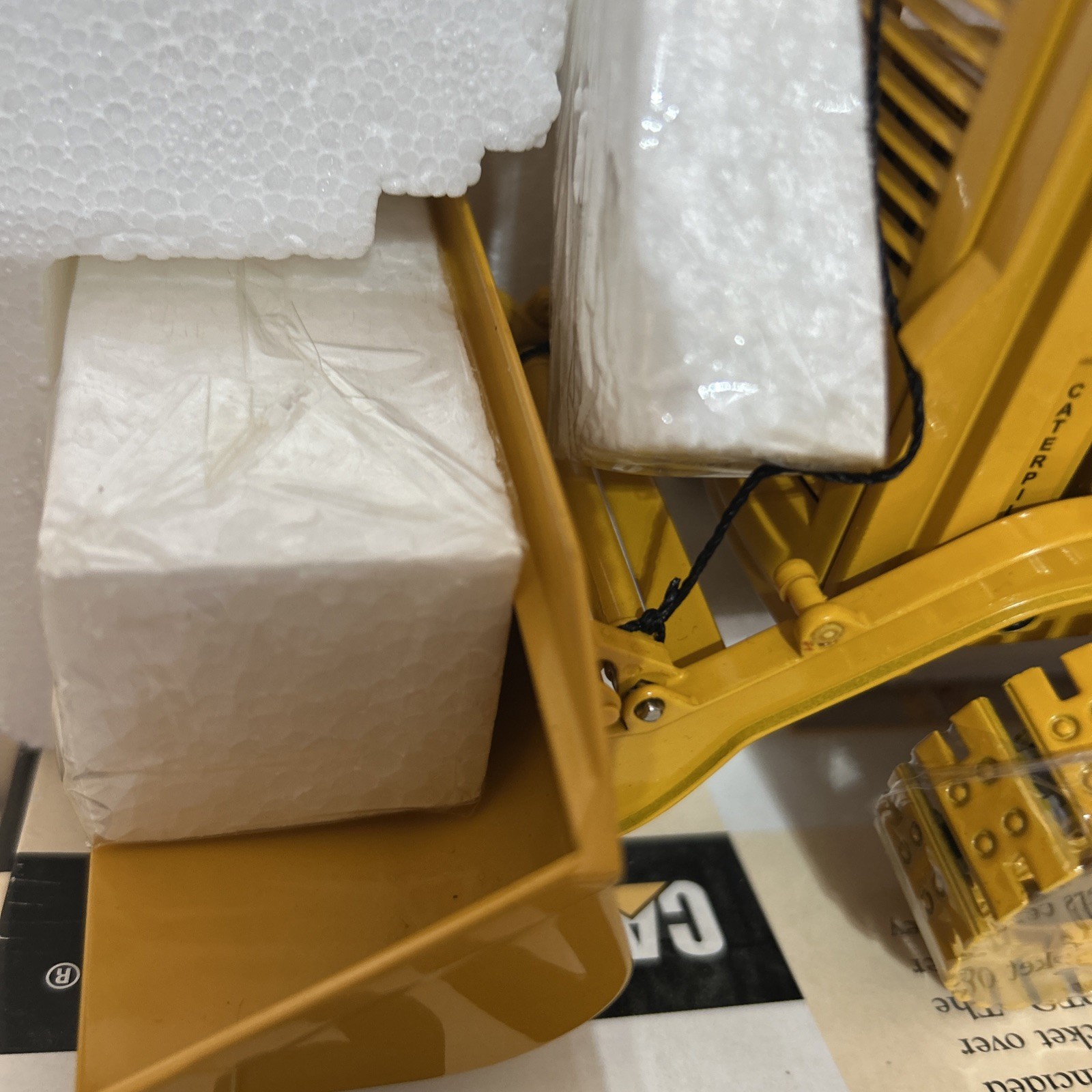 1/16 Cat D2 Track-Type Tractor With Loader Traxcavator box 9