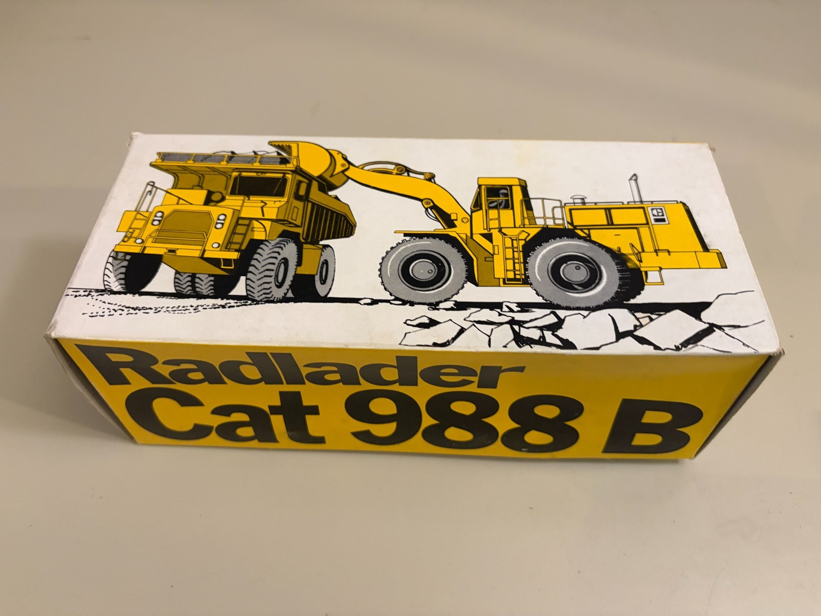 Radlander Caterpillar Cat 988 B 1/50 Scale Die-Cast Toy Loader NIB