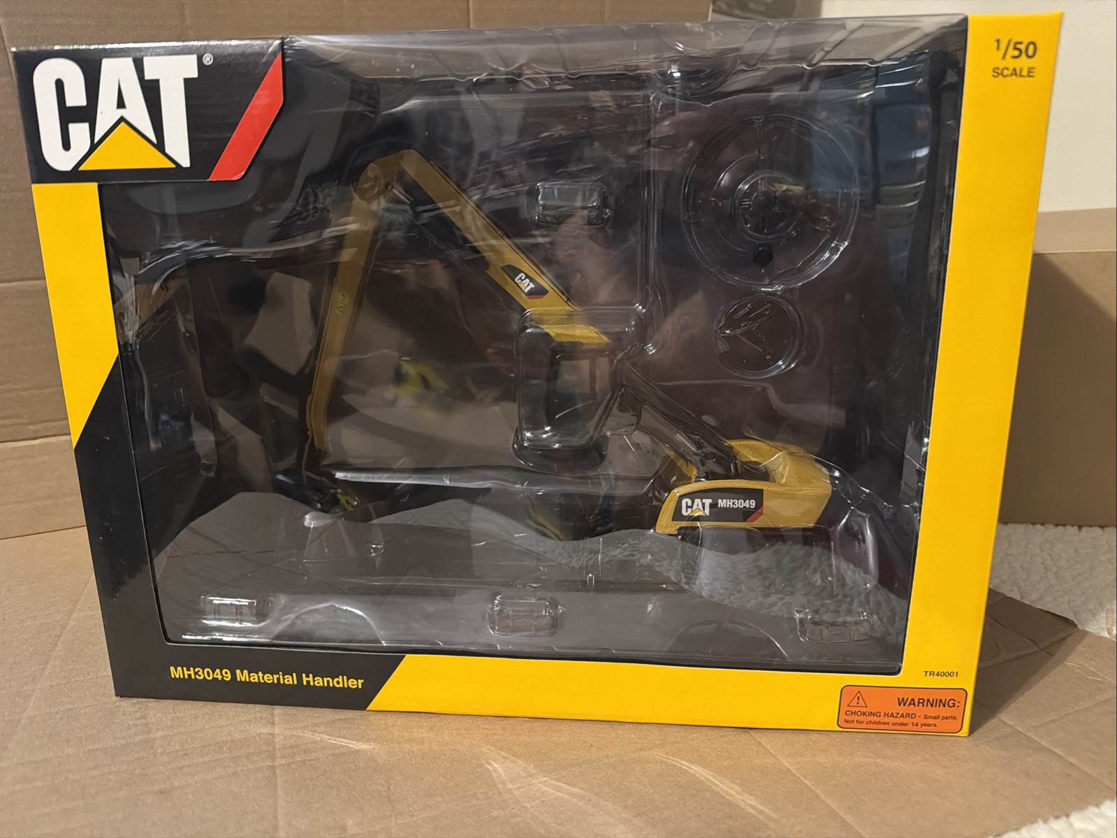 Tonkin Replicas Caterpillar CAT material handler MH3049 1:50 diecast model