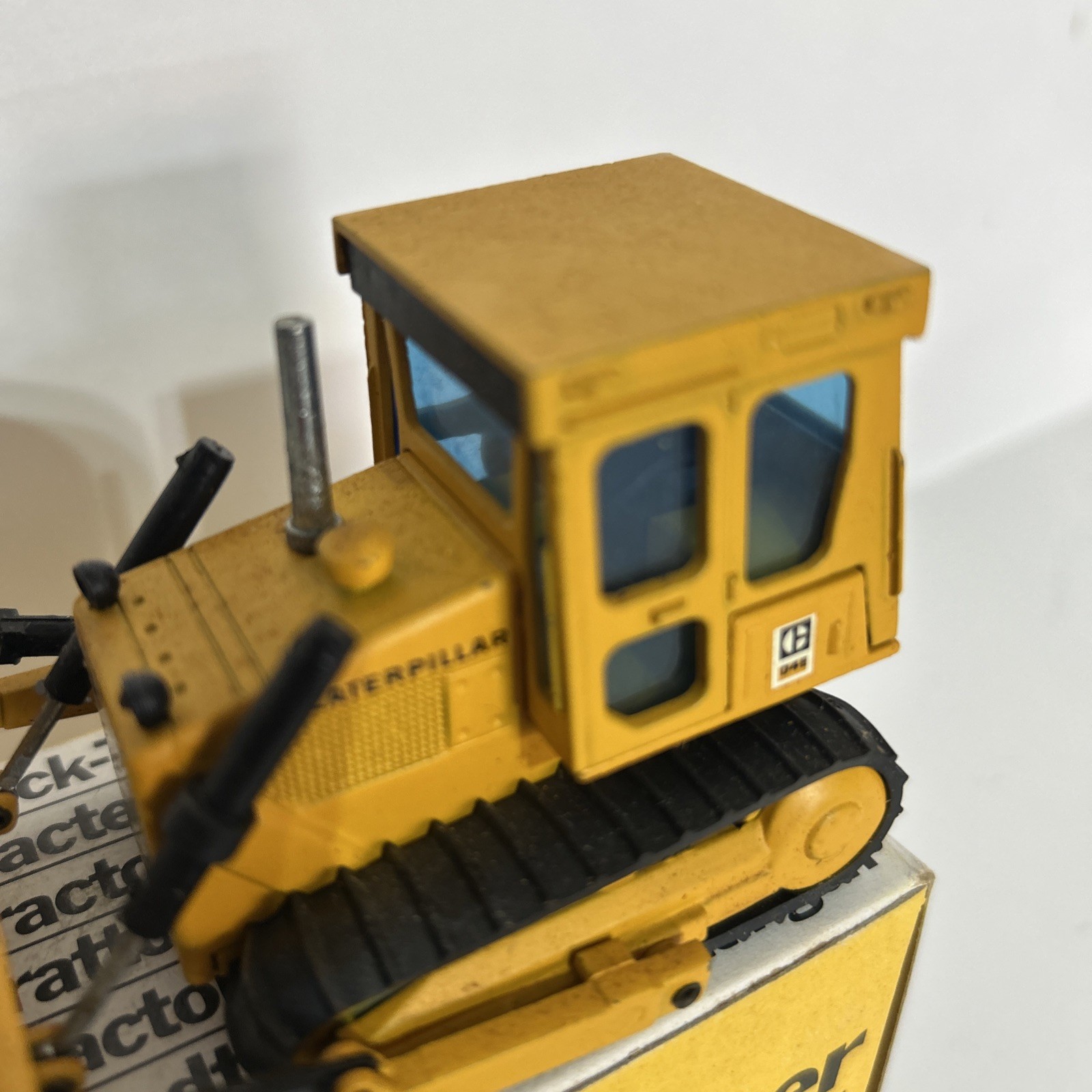 1980’s NZG diecast 1/50 Caterpillar CAT D4E Bulldozer #205 made in W. Germany 10