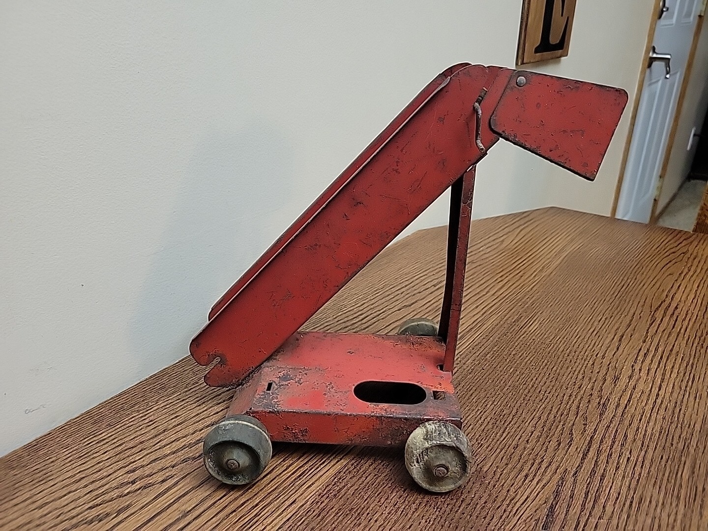Vintage Rare Portable Scoop-N-Load Sand Loader W/ Wooden Wheels 10″ Tall Red!