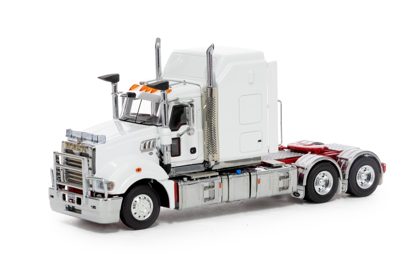 Mack Super-Liner Late Edition – White/Red – Drake 1:50 Scale Model #Z01508 New