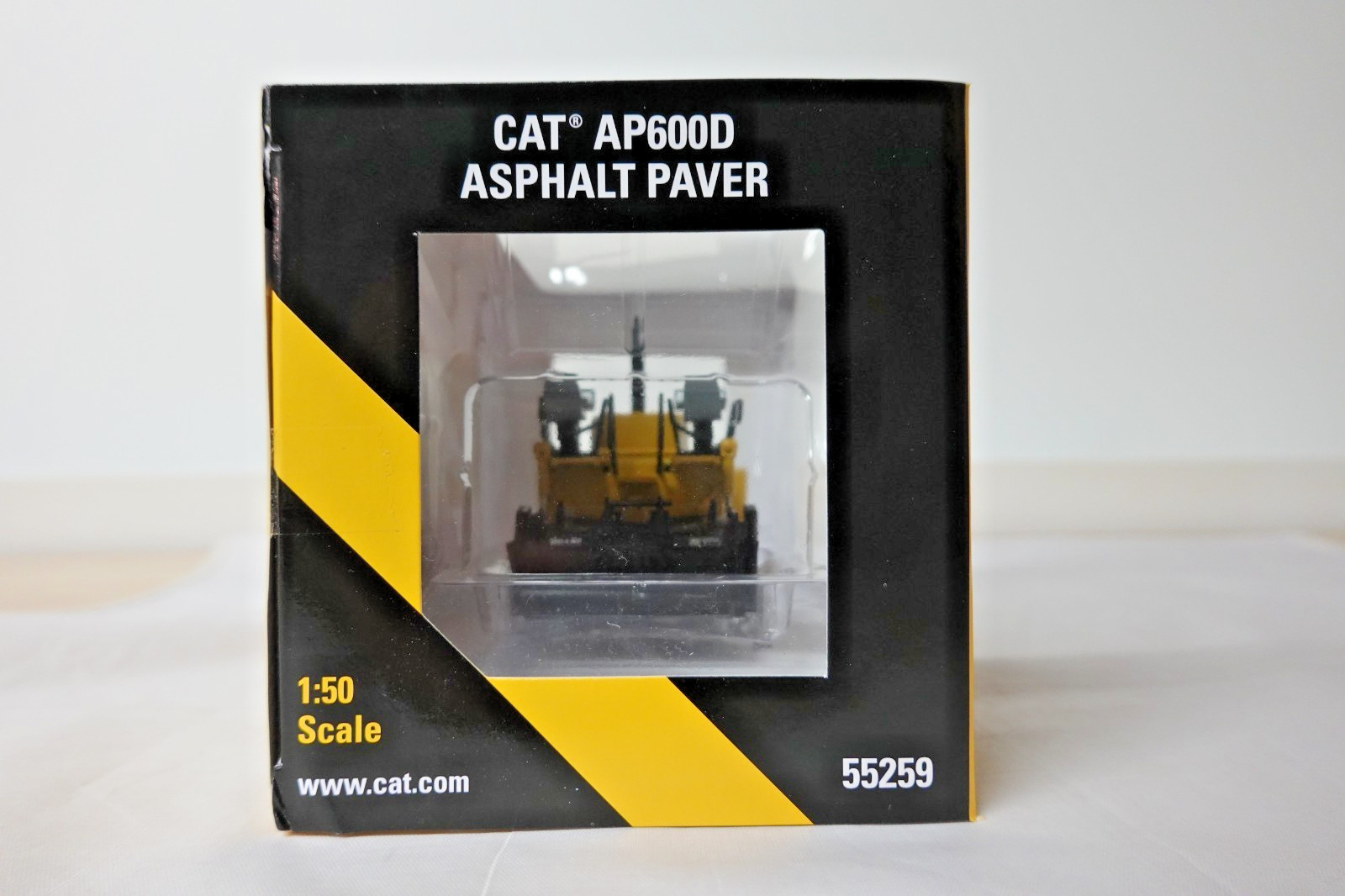 NORSCOT 55259 CAT AP600D ASPHALT PAVER 1:50 SCALE N.I.B