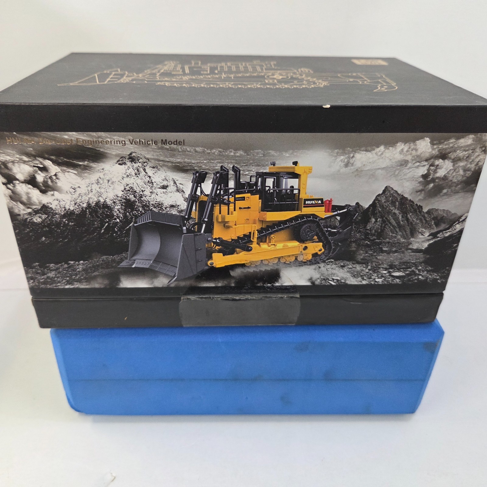 Hui NA Bull Dozer 1/50