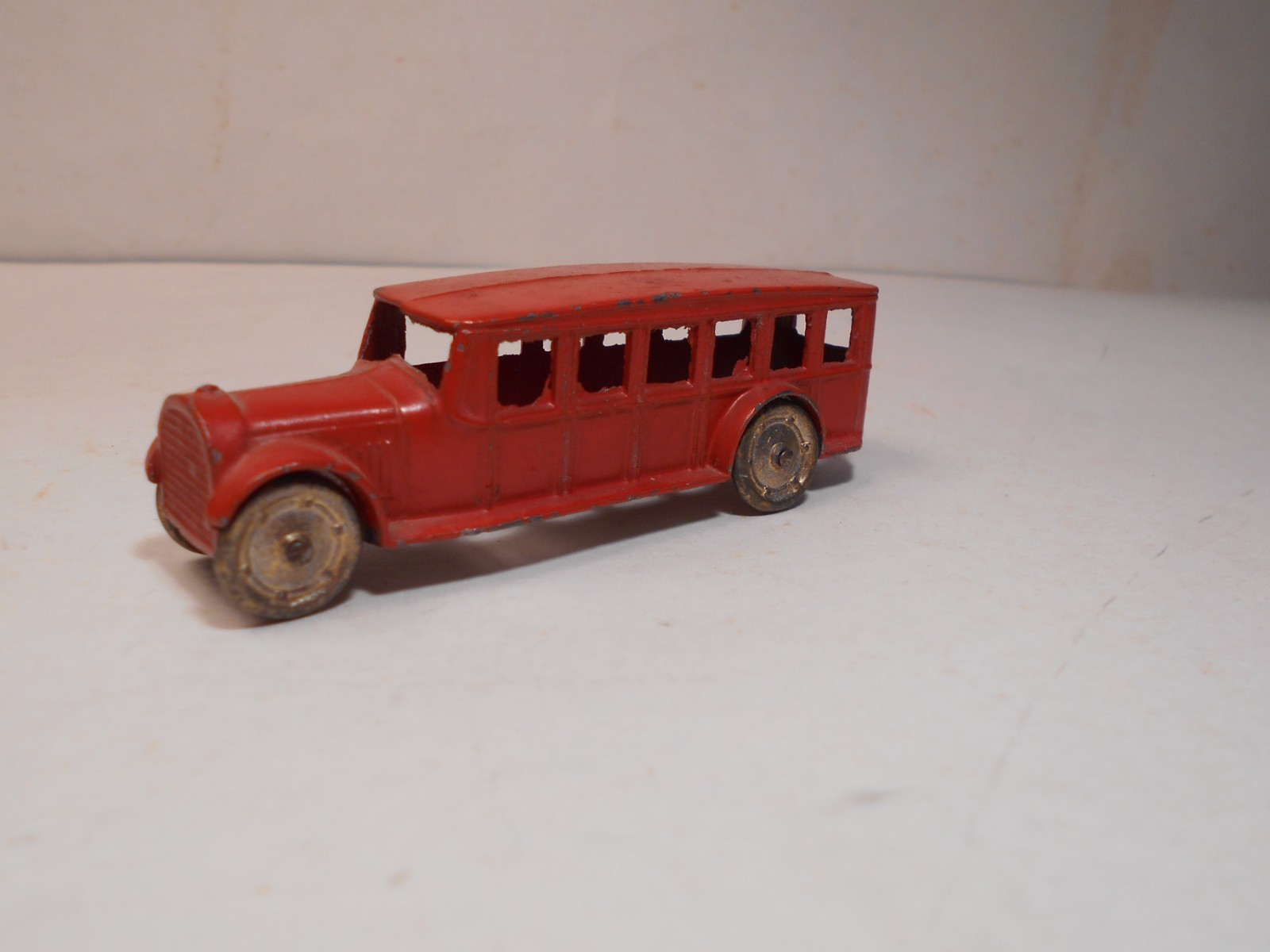 Vintage 1920’s Tootsietoy – Fageol Bus – Gold Wheels – In Good Condition