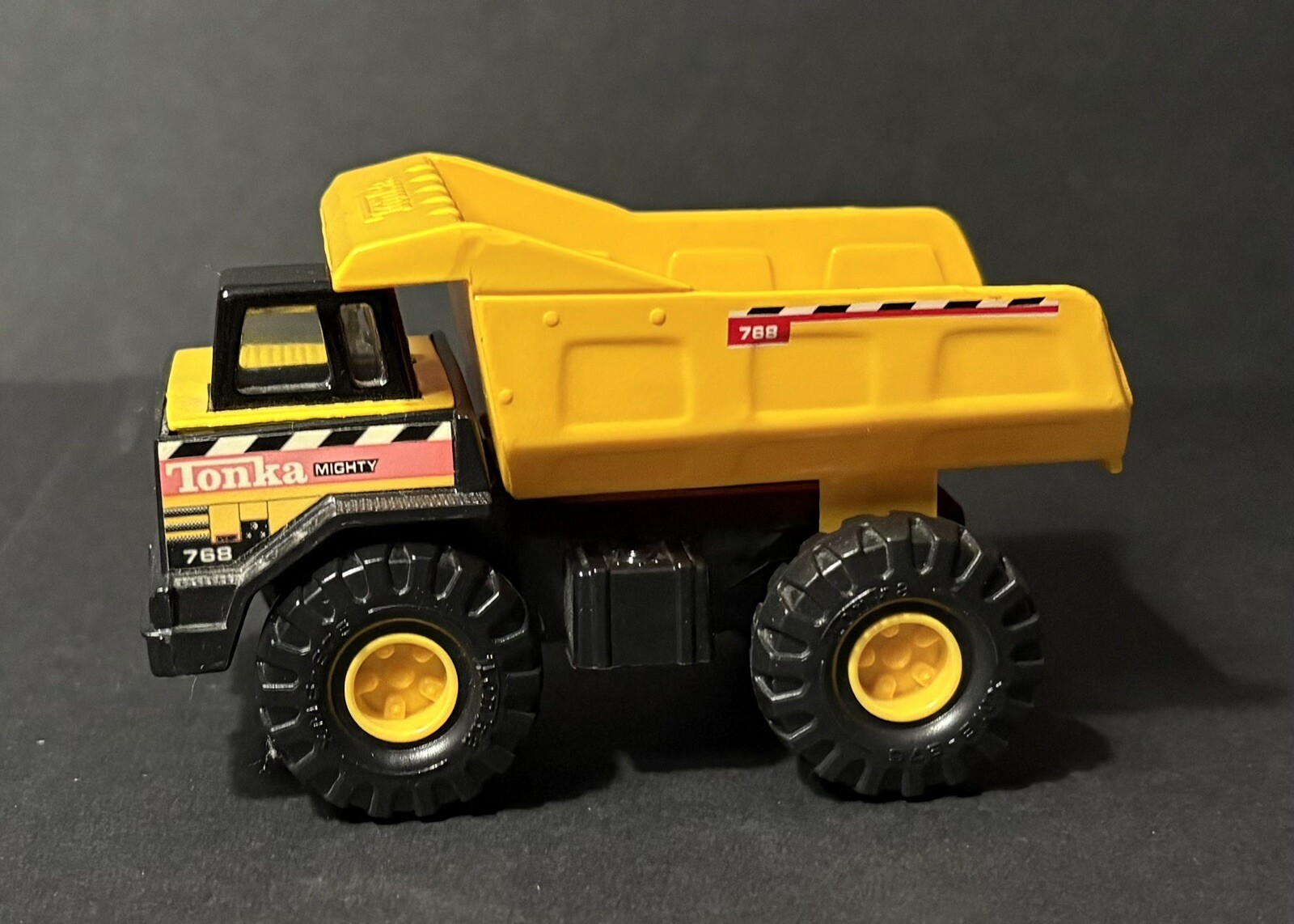 1998 Tonka Mighty #768 Hasbro Diecast Toy Truck Excavator Dump Truck Maisto