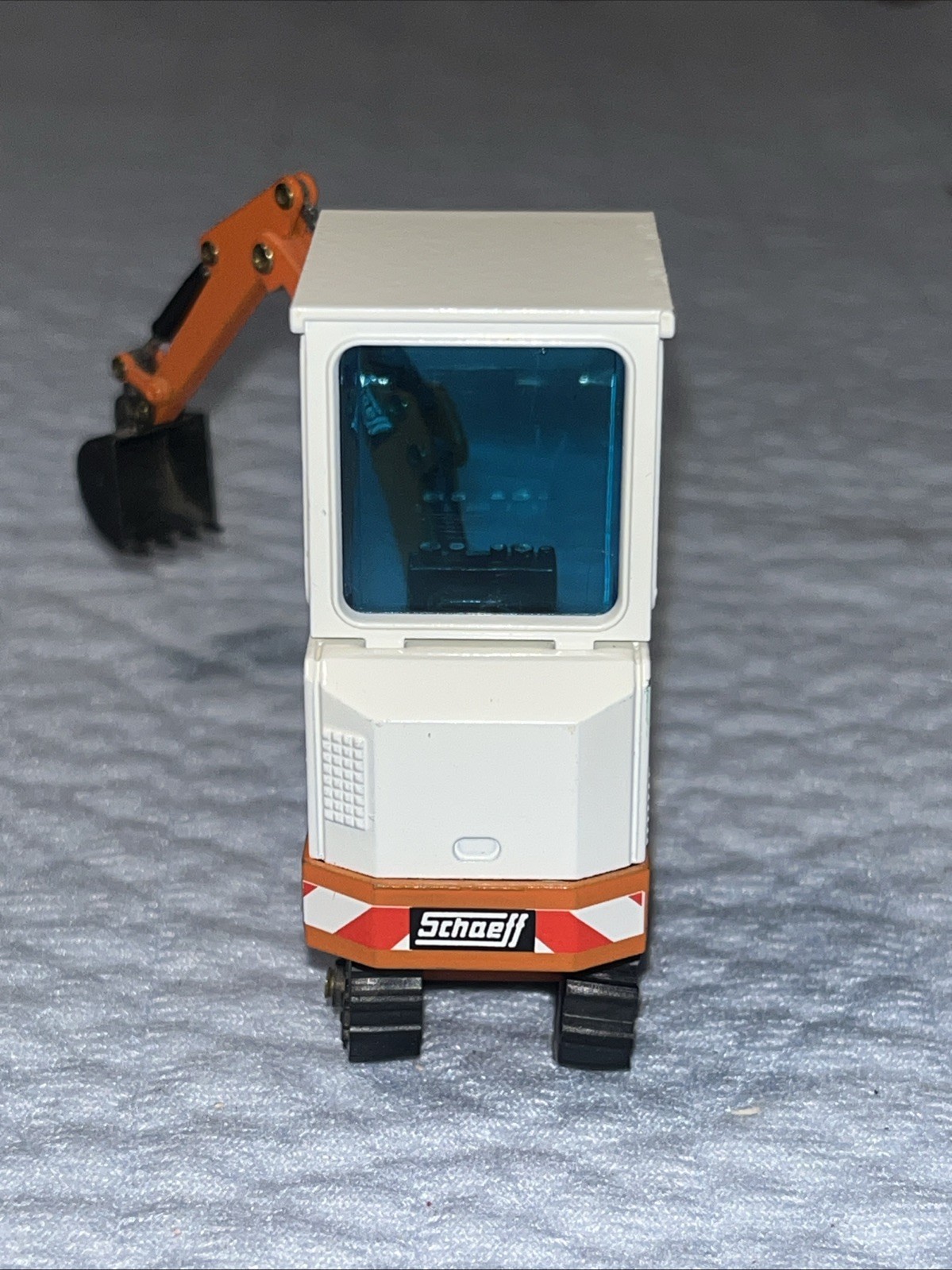 Schaeff HR2 Mini Excavator – NZG 1:35 Scale Diecast Model #324 W. Germany