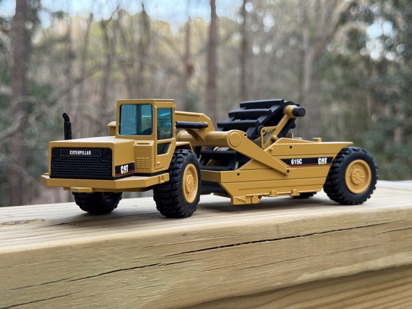 1:50 Cat 615C Elevating Scraper NZG Caterpillar Rare Has Box.