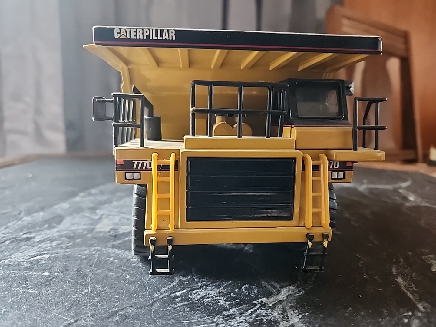 Norscot CAT 777D Off-highway Haul Truck 1:50 Model Mining Quarry Caterpillar