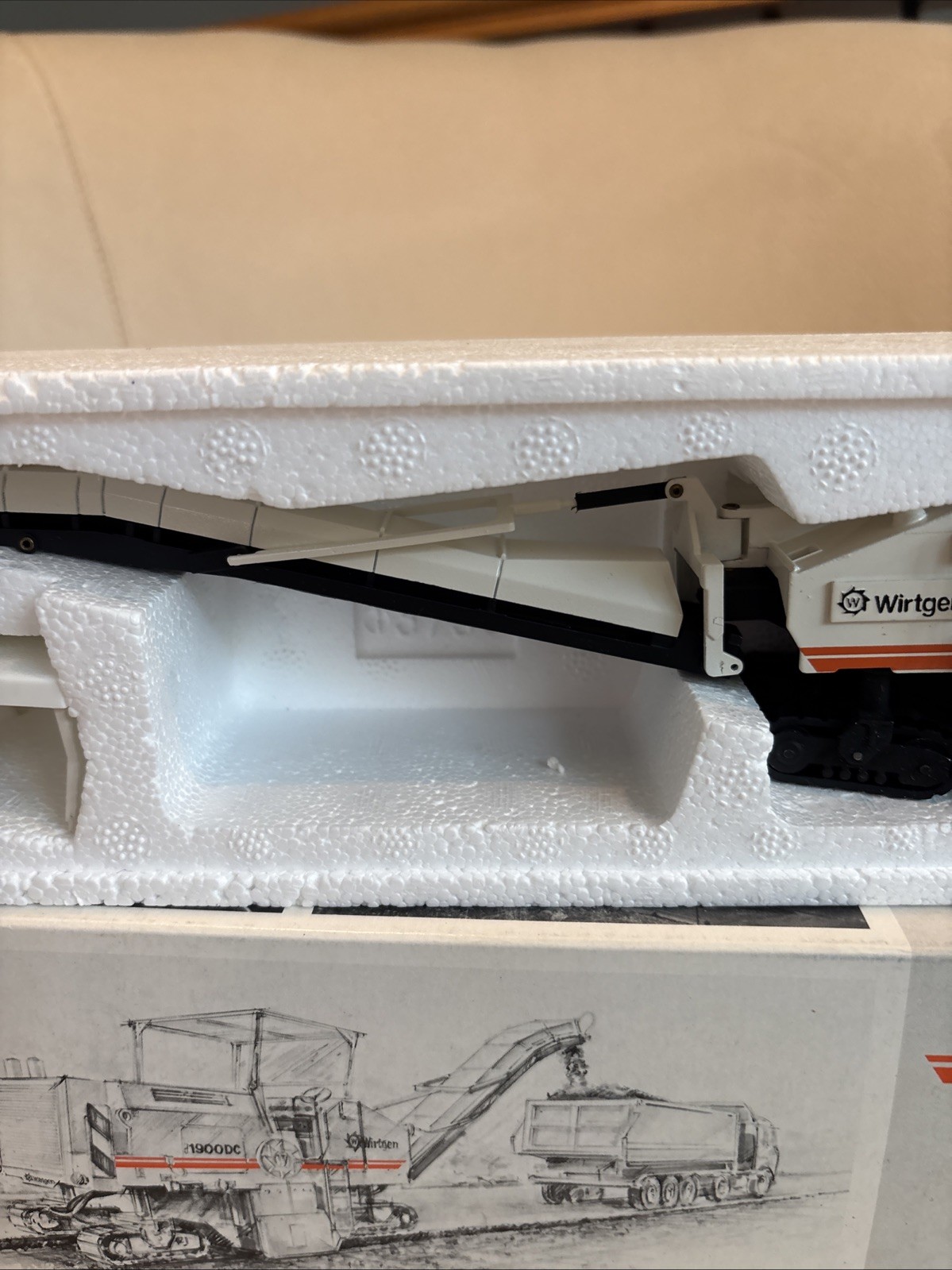 WIRTGEN 1900DC Road Milling Machine NZG 1:50 scale diecast #379