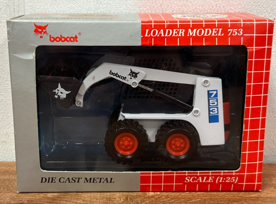Bobcat 753 Skid-Steer Loader Clover 1:25 Scale Diecast Model #6722252 New