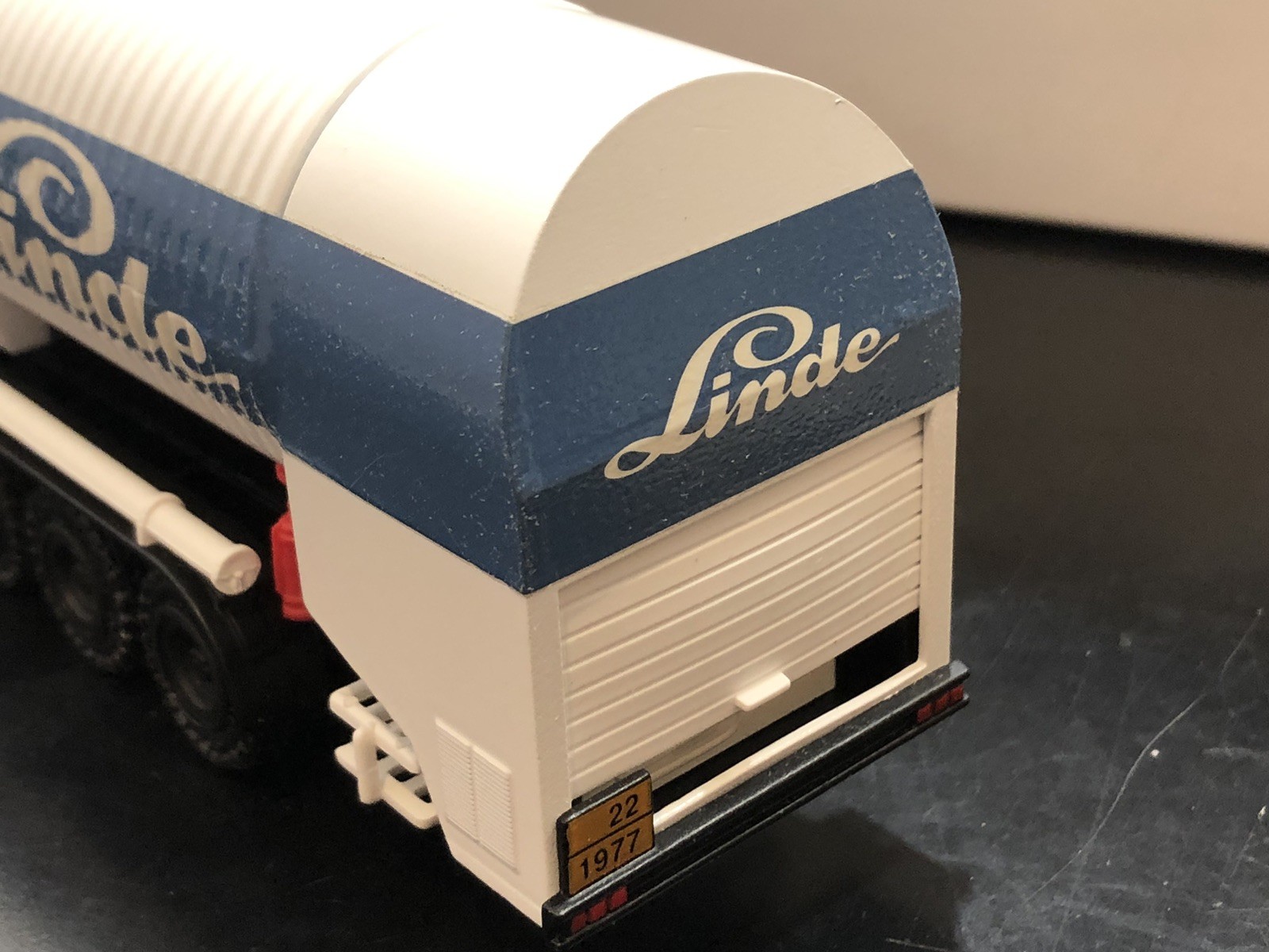 Conrad #3027 Mercedes-Benz Truck w/ Linde Gas Tanker Trailer 1:50 Diecast Boxed