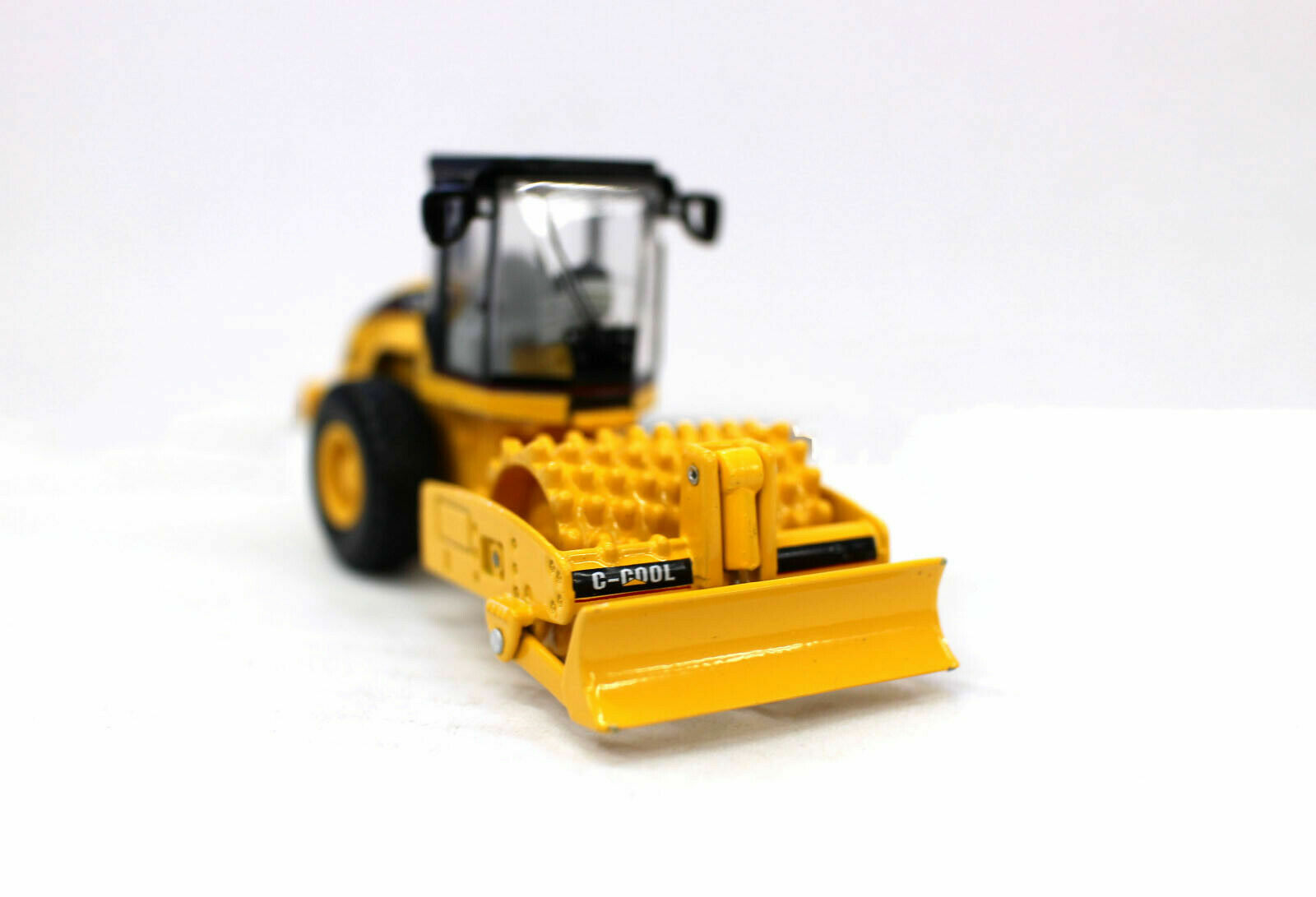 1/64 Scale C-COOL Padfoot Drum Vibratory Soil Compactor Road Roller Truck Model