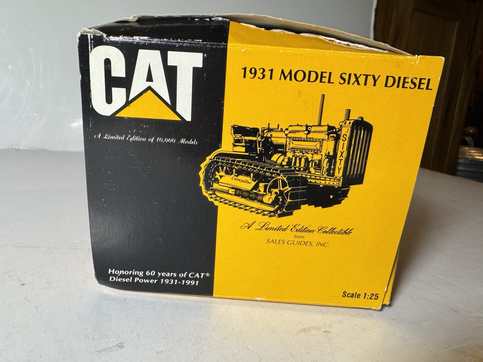 CONRAD 1:25 CAT 1931 MODEL SIXTY DIESEL CRAWLER w/custom Front Cable Blade