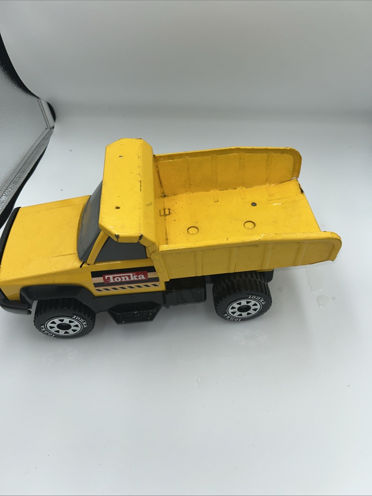 Tonka Construction Dump Truck Vehicle Yellow and Black 2012 Hasbro ECU