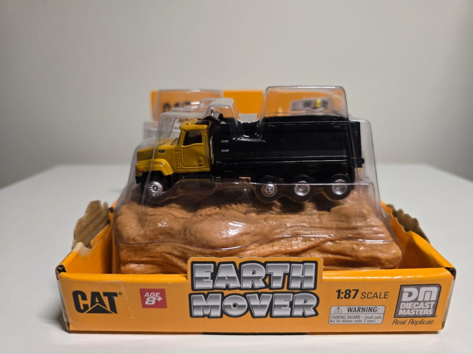 Diecast Masters CAT Dump Truck 1:87 Scale Earth Mover Series – New in Package